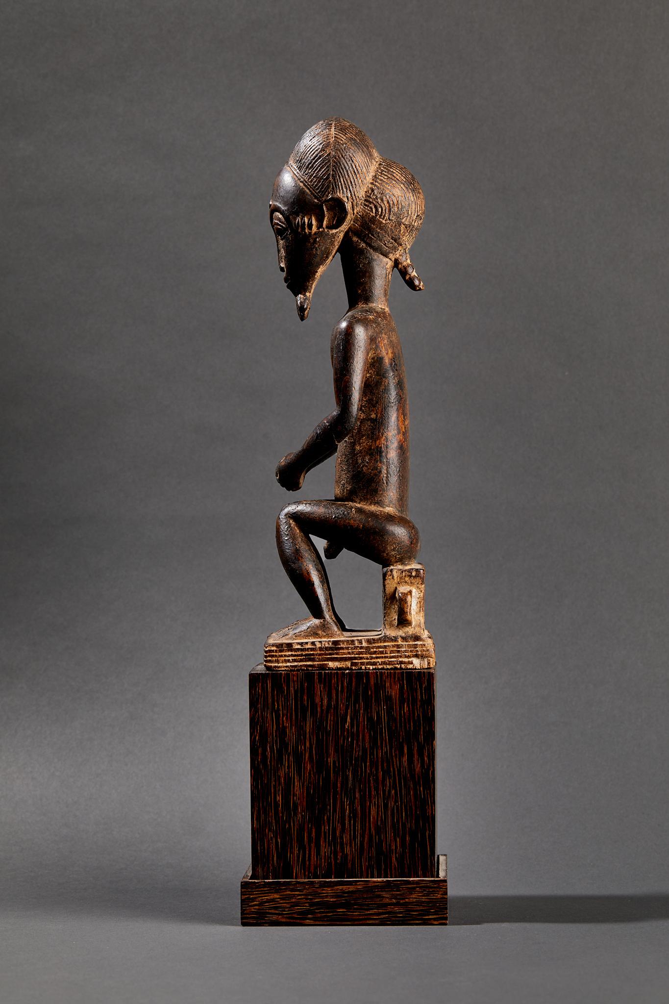 Baoulé Statue, Holz, CIRCA 1950, Côte d'Ivoire, Afrika. (Stammeskunst) im Angebot