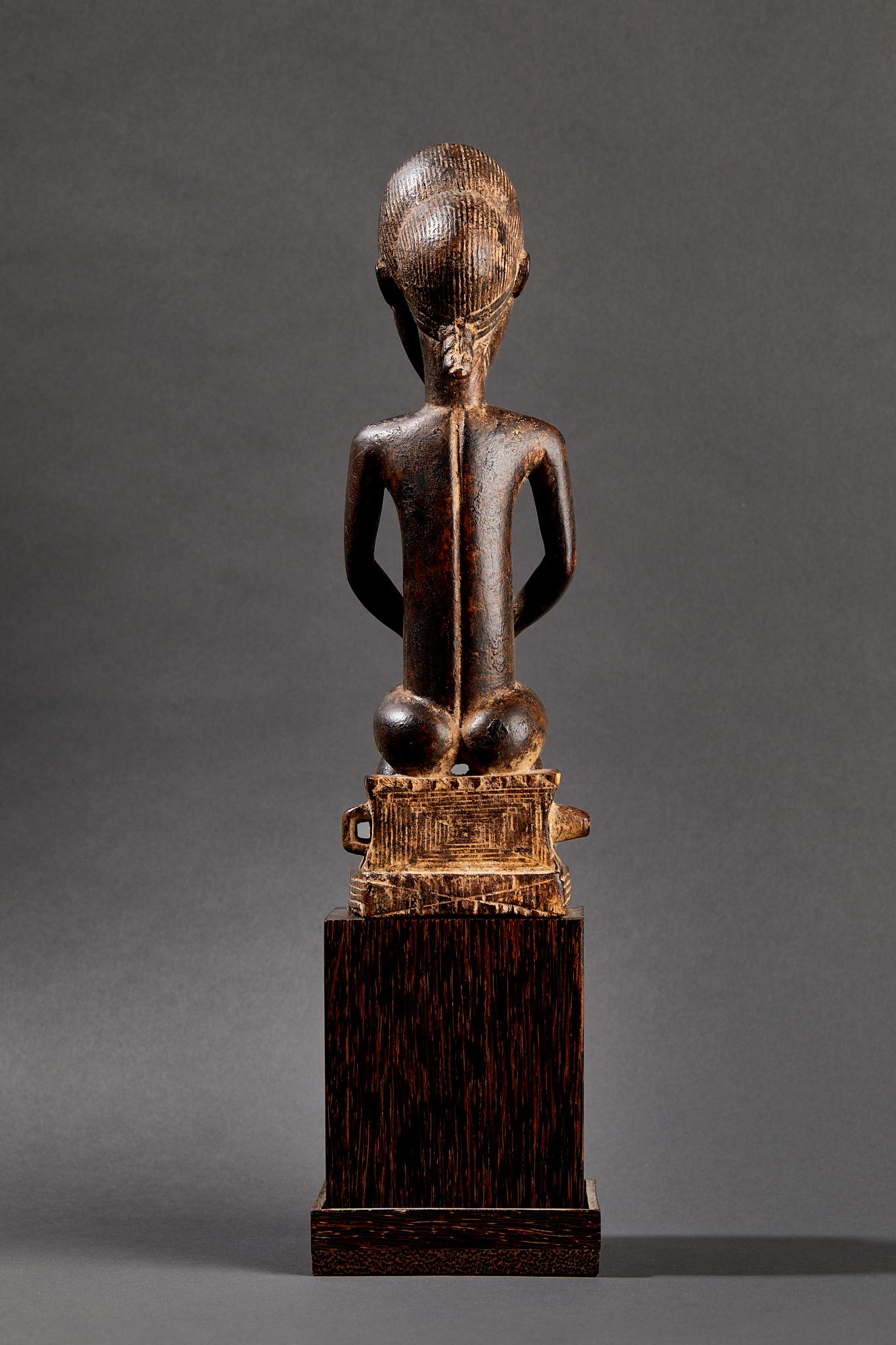 Baoulé Statue, Holz, CIRCA 1950, Côte d'Ivoire, Afrika. (Elfenbeinküste) im Angebot