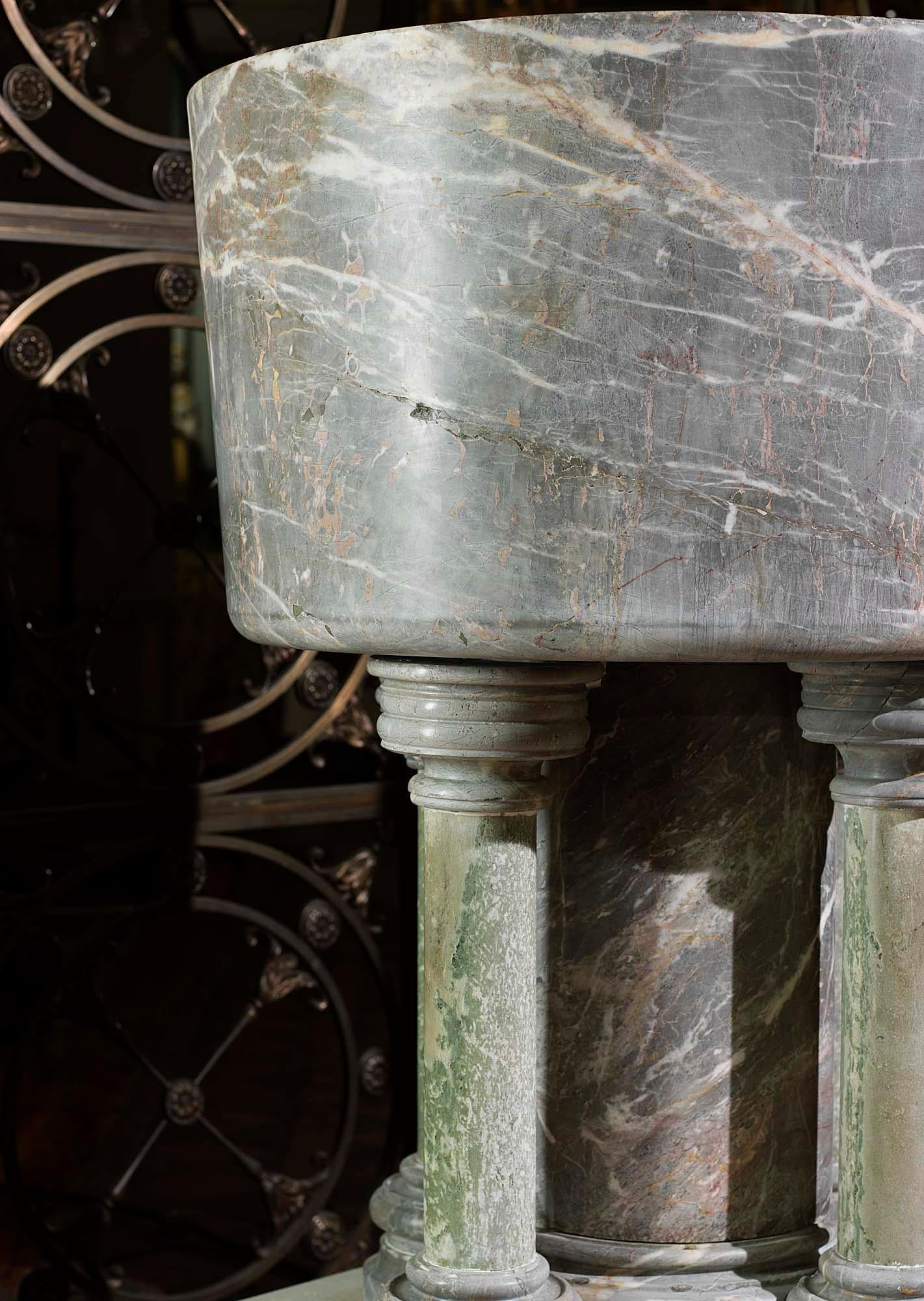 Anglais Font baptismal en marbre Ashburton en vente