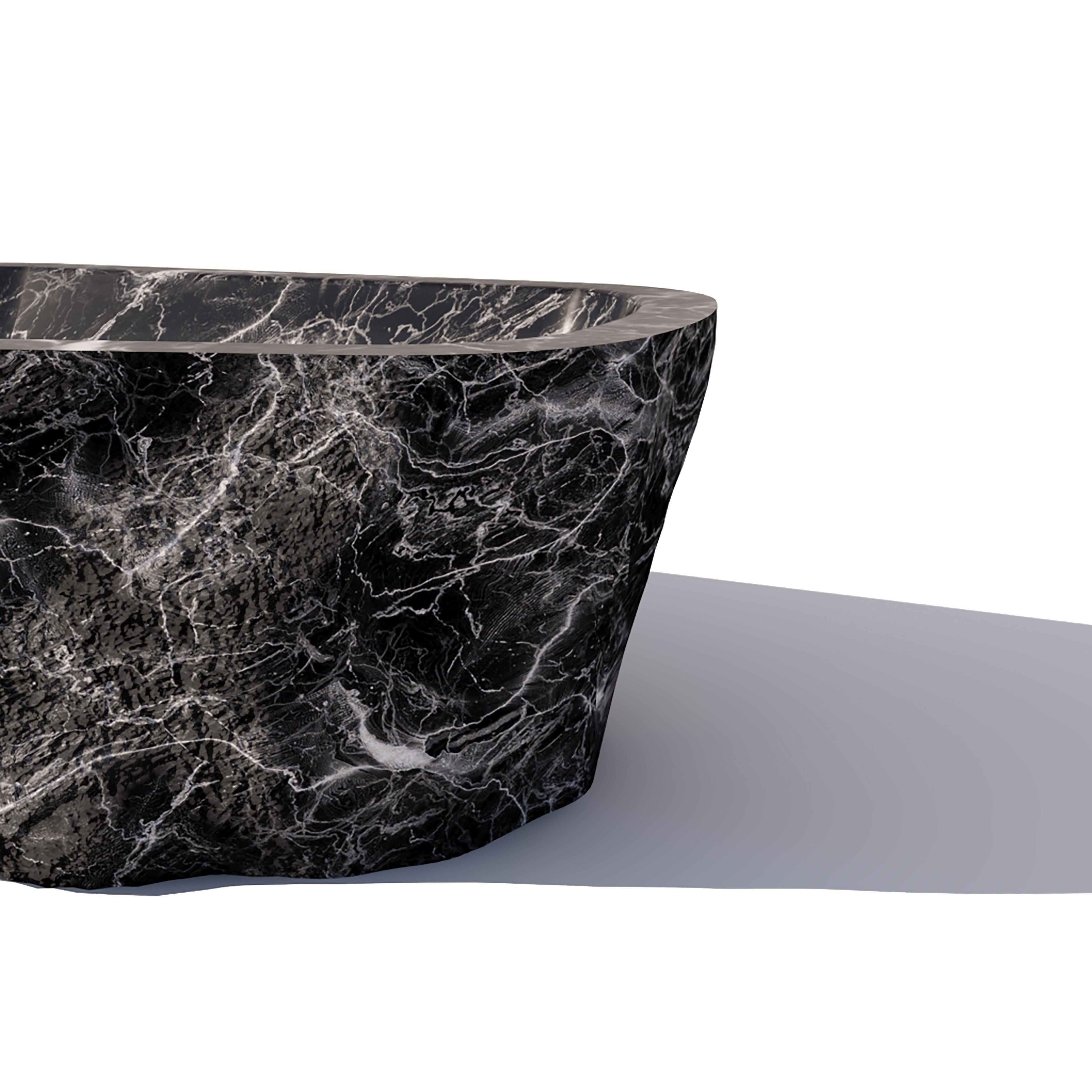 Vasca da bagno in marmo nero Baptiz di Andre Monnier
Un pezzo unico.
Dimensioni: D 190 x L 110 x H 50 cm.
Materiali: Marmo nero.

Disponibile in marmo bianco, marmo nero e travertino rosso. I prezzi possono variare. Contattateci.

Treko Concrete è