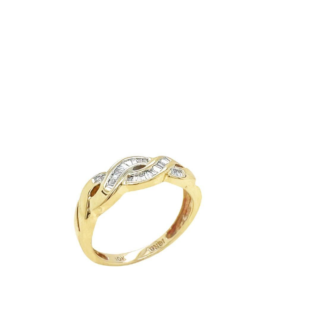 Baquette Diamond Twist Band Ring 10k Yellow Gold In Good Condition For Sale In beverly hills, CA