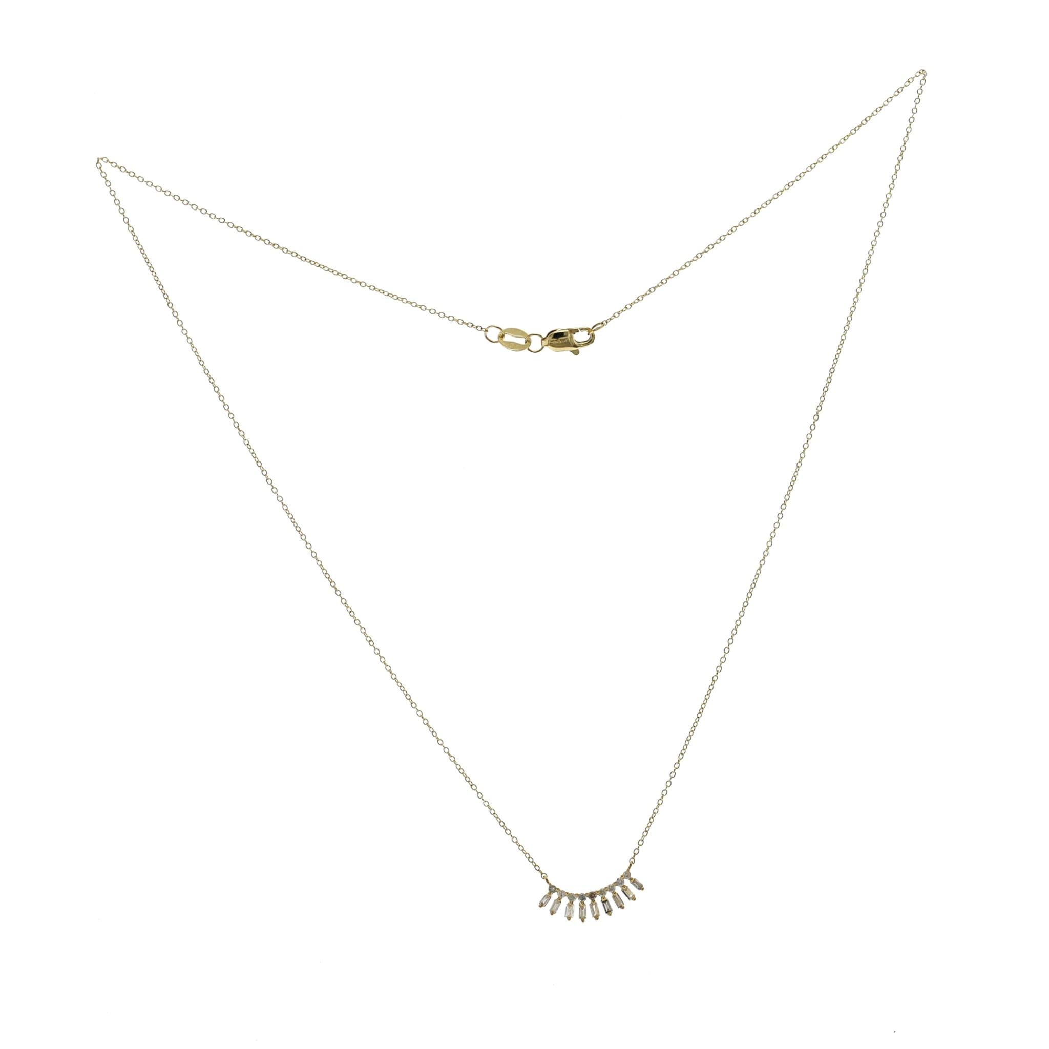 100% autentico, 100% soddisfazione del cliente
Ciondolo: 7 mm *  15 mm
Catena: 0,05 mm
Dimensioni: 16 pollici
Metallo: Oro giallo 14 carati
Punzoni: 18K
Peso totale: 1.30 grammi
Tipo di pietra: 0.21 CT Baguette e diamante rotondo Colore H. L.