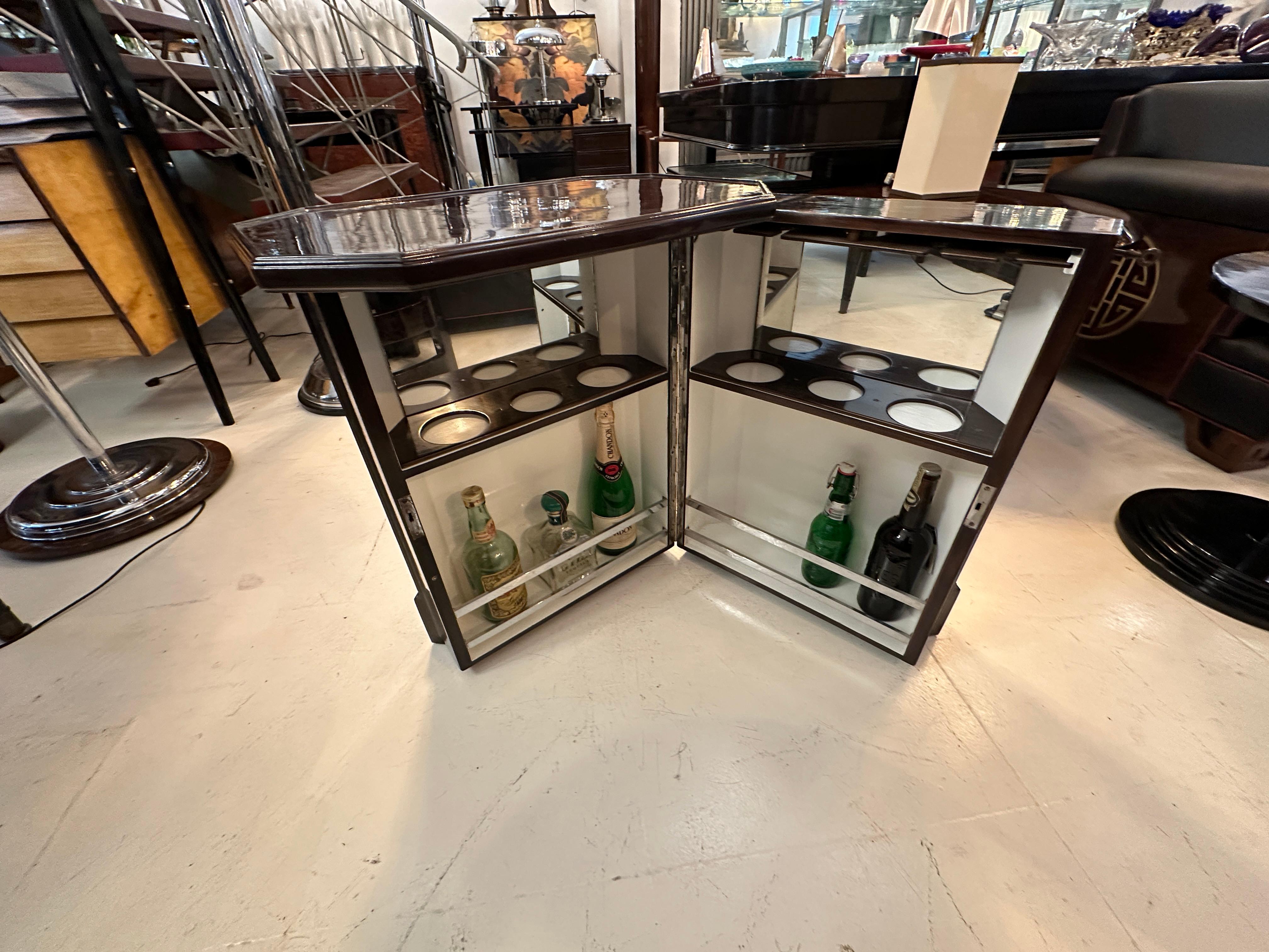 Amaizing Bar 
Style: Art Deco
If you want to live in the golden years, this is the bar that your project needs.
We have specialized in the sale of Art Deco and Art Nouveau and Vintage styles since 1982.If you have any questions we are at your