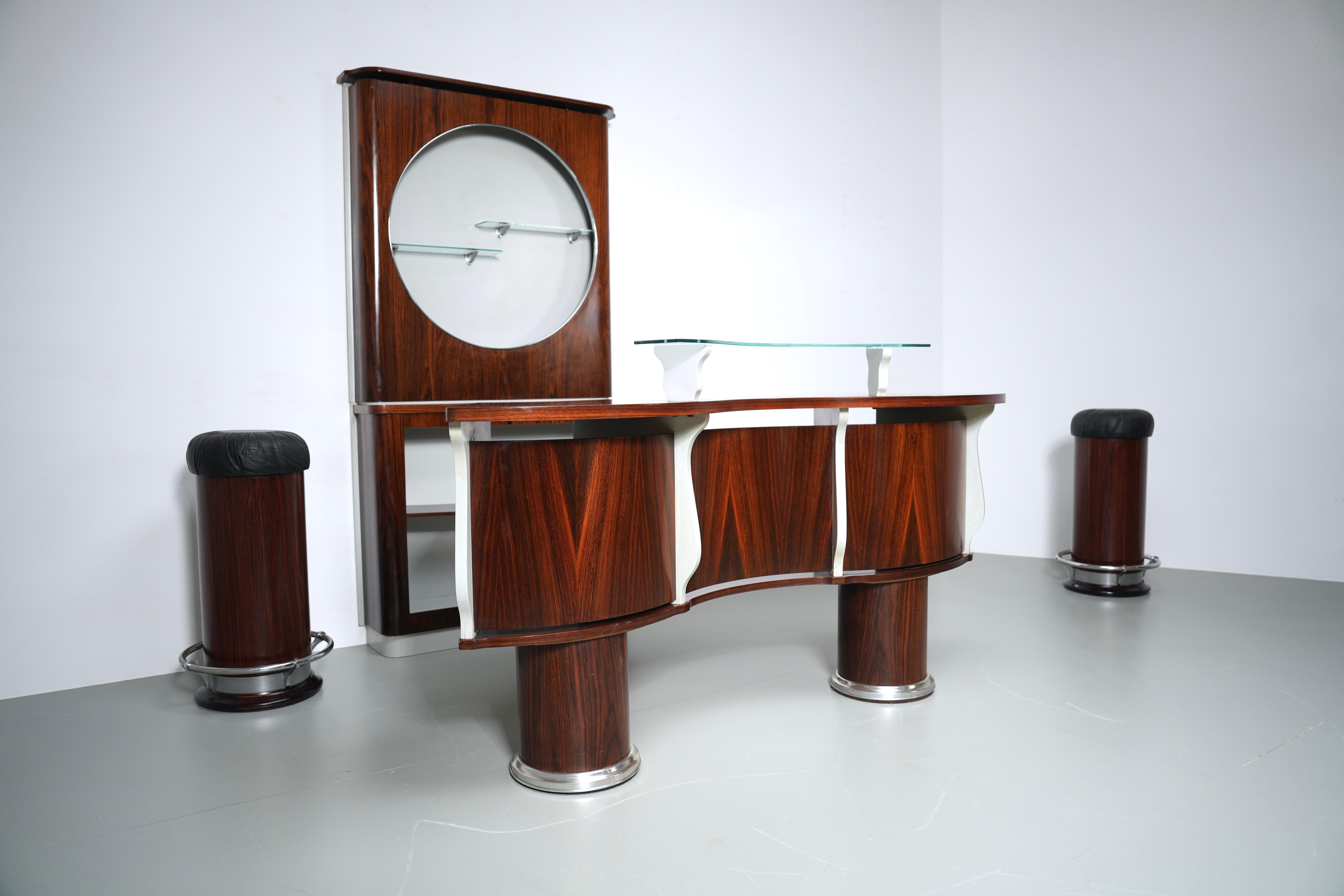  Bar- and Serving Cabinet and two Stools in Rosewood and Glass, Italy, 1960 4