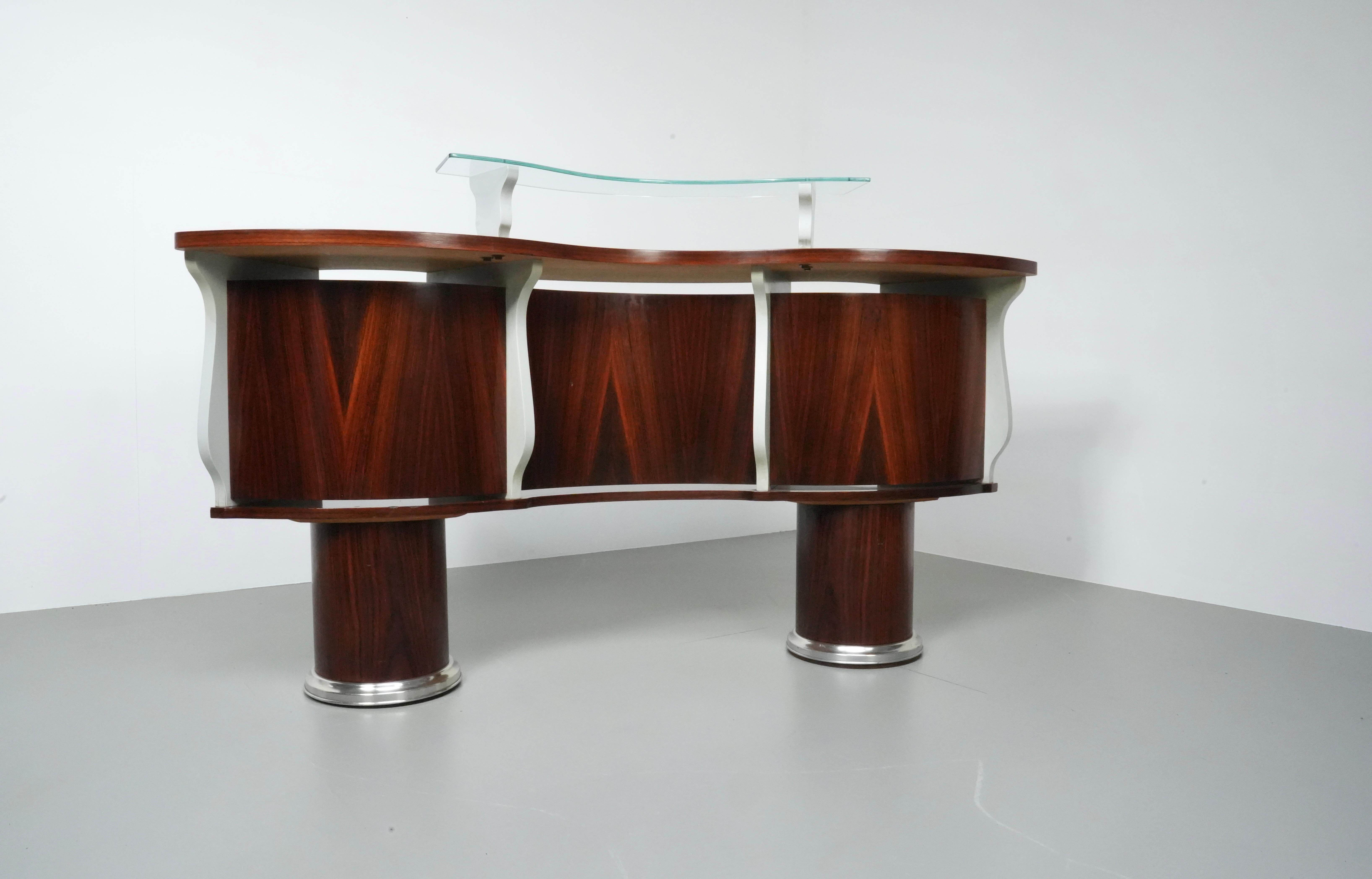  Bar- and Serving Cabinet and two Stools in Rosewood and Glass, Italy, 1960 10