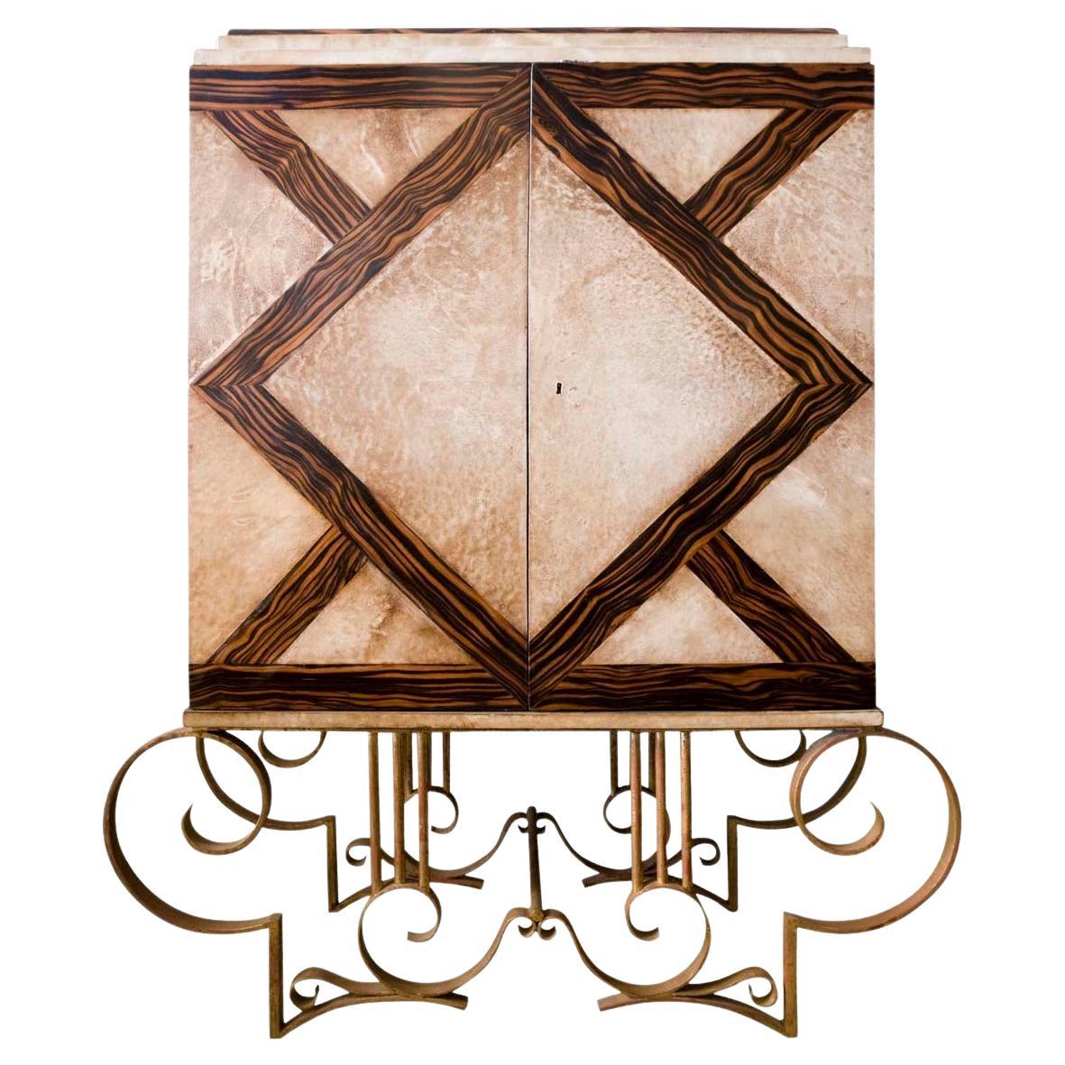 Bar Art Déco, France, « Parchament Leather », attribué à : Gilbert Poillerat en vente