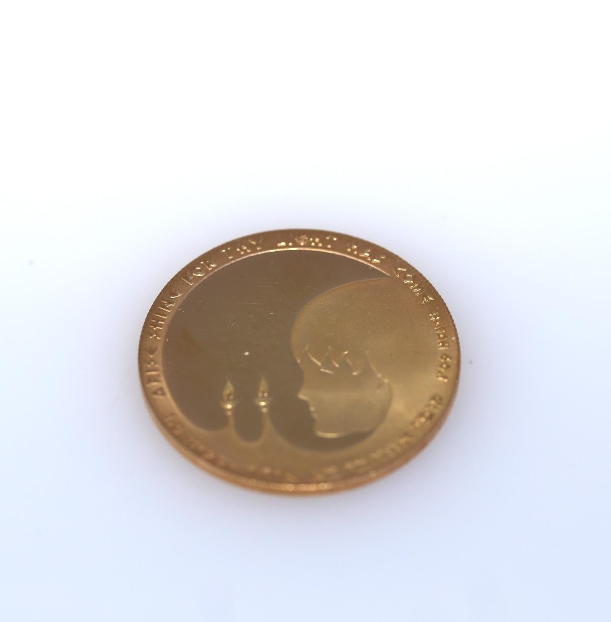 Women's or Men's Bar Bat Mitzvah Gold Coin 18k Hebrew Israel, 2000 For Sale