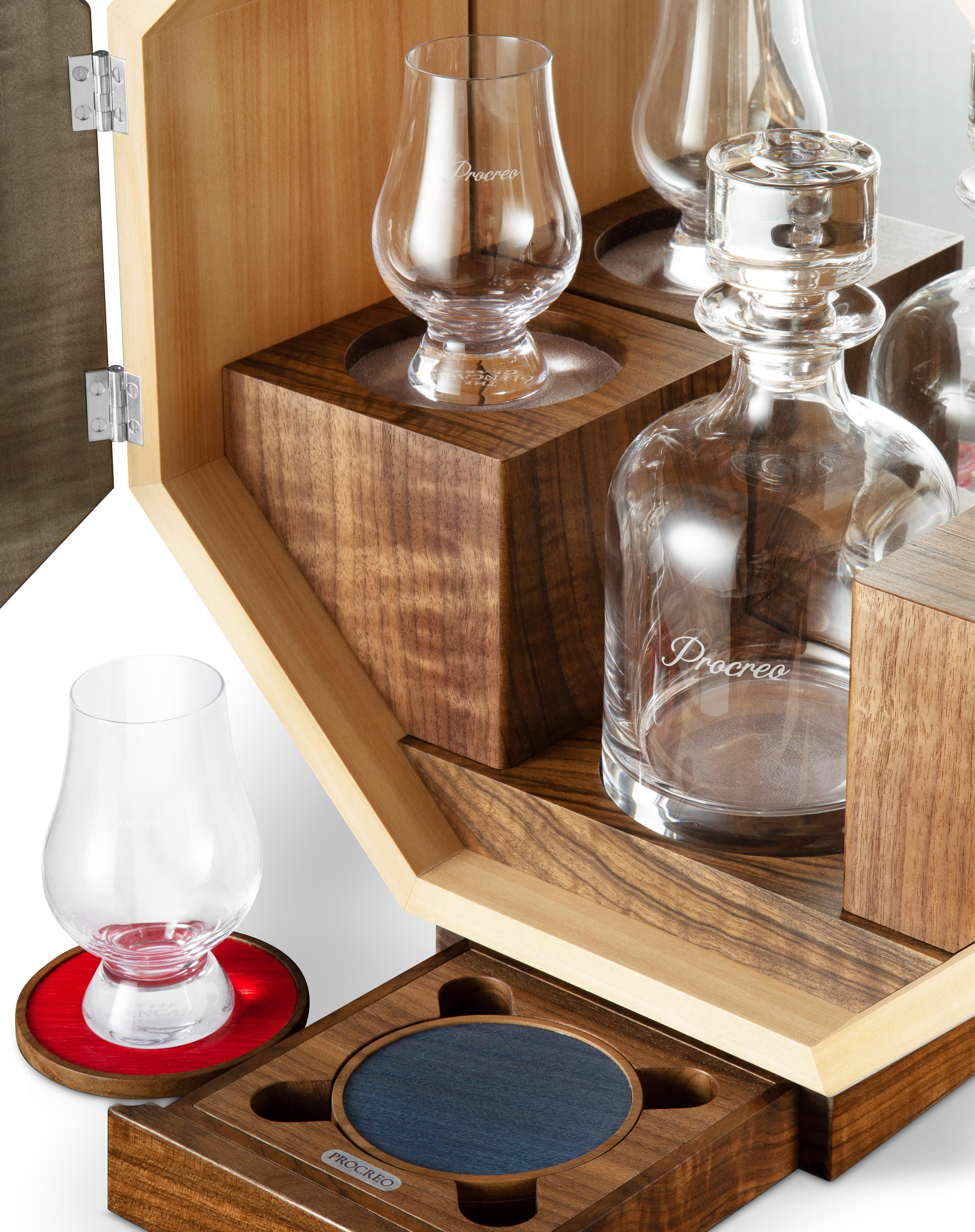 Hand-Crafted Bar Box Cabinet with exotic hand-laid marquetry in gloss lacquer For Sale