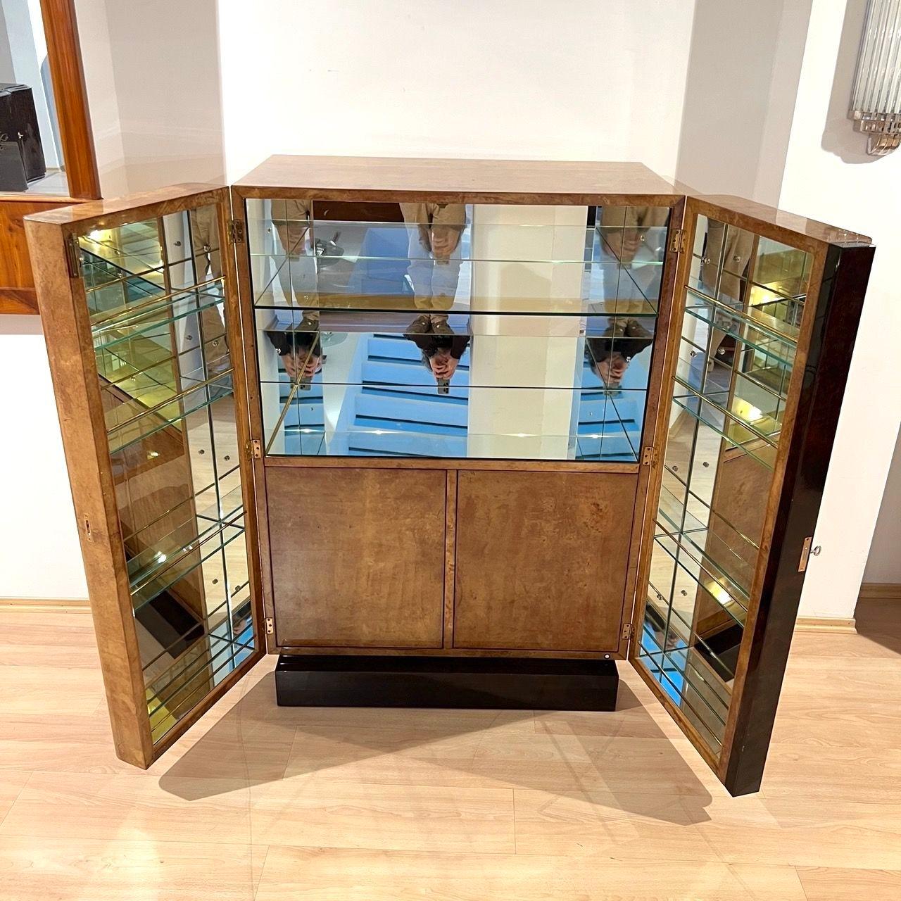 Barschrank von Aldo Tura, Pergament, Lack, Verspiegelt, Italien um 1970 2