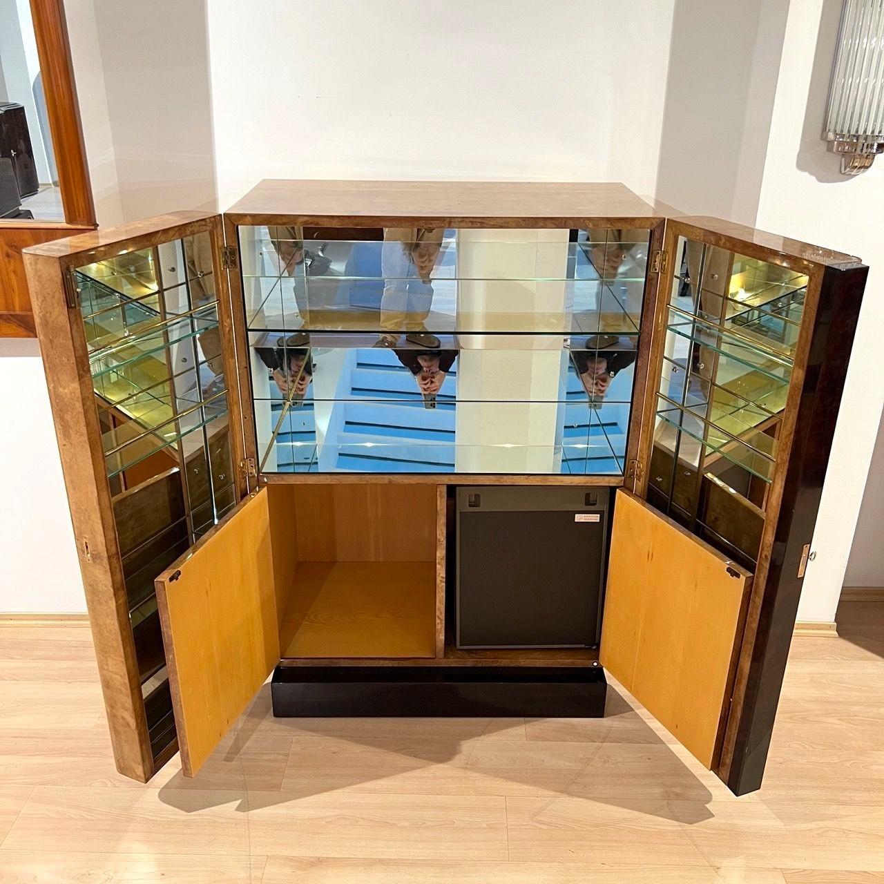 Barschrank von Aldo Tura, Pergament, Lack, Verspiegelt, Italien um 1970 3