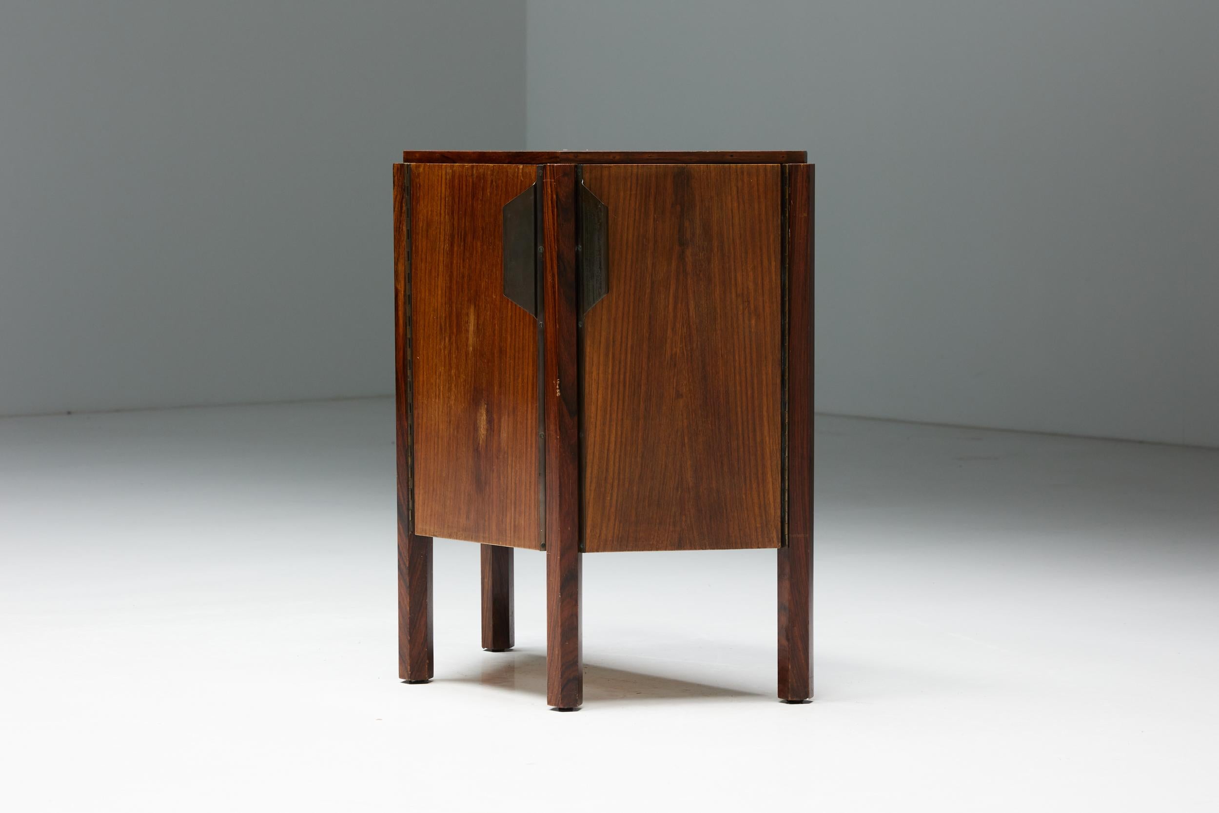 Mid-Century Modern two-door cabinet; Carlo Scarpa; 1950s; Italy;

Trapezoid shaped storage piece in Walnut on solid hexagonal legs. The cabinet lights up inside. Could also serve as a side or bedside table.


    


