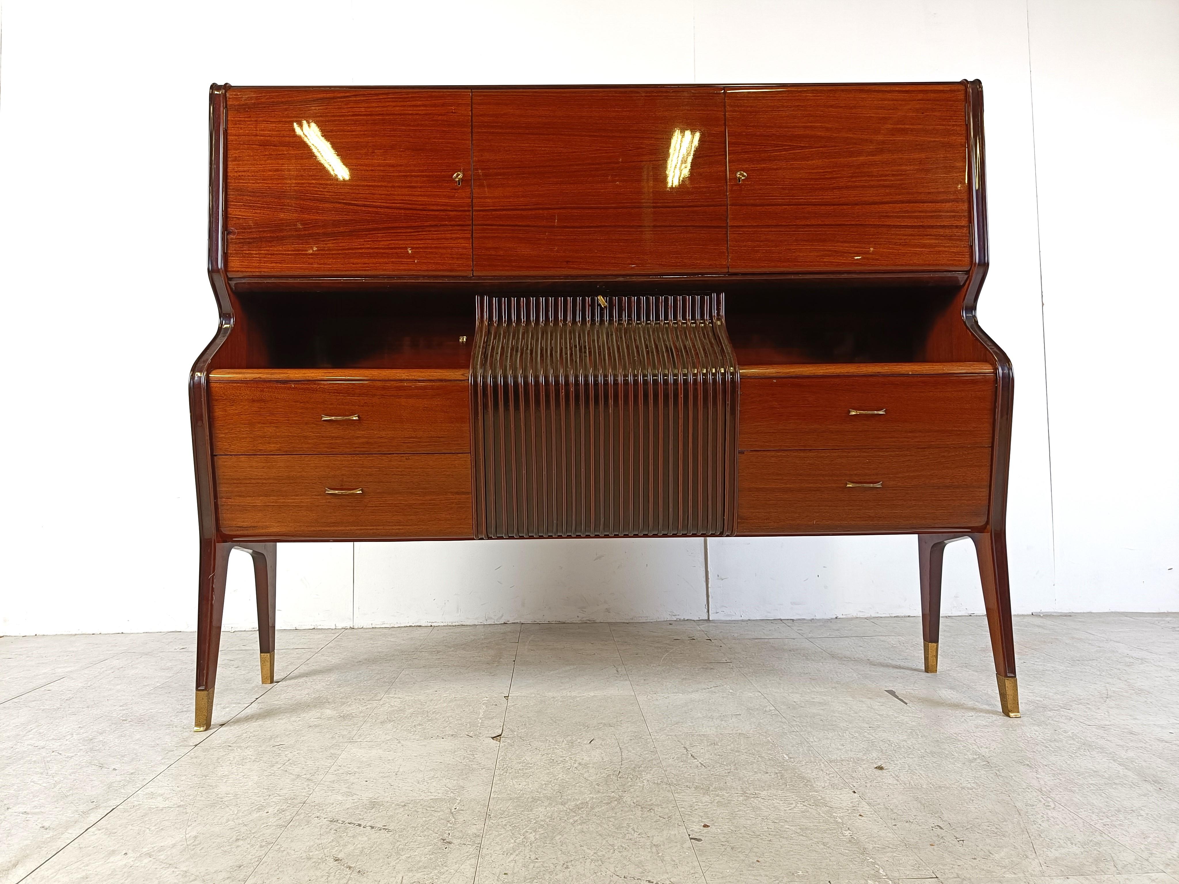 Bar cabinet by Osvaldo Borsani for Atelier Borsani Varedo, 1950s In Good Condition For Sale In HEVERLEE, BE