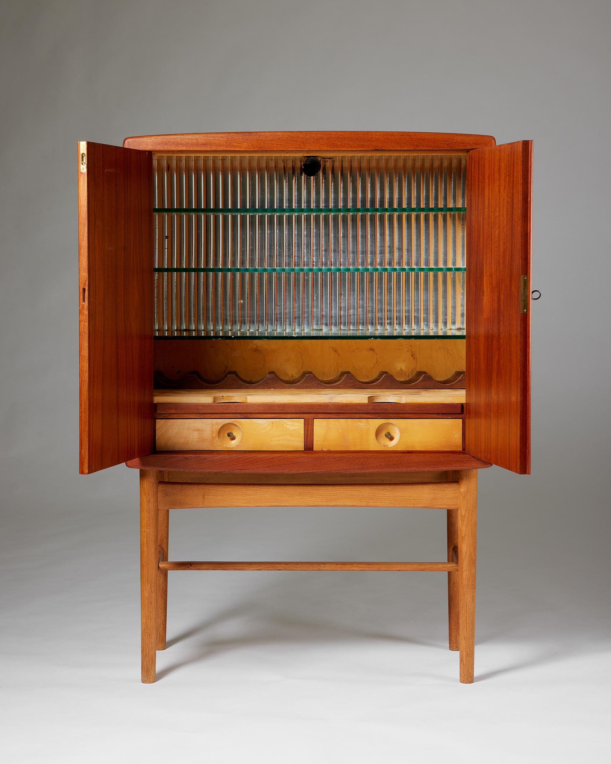 Glass Bar cabinet designed by Kurt Östervig for KP Möbler, Denmark, 1950s teak maple For Sale