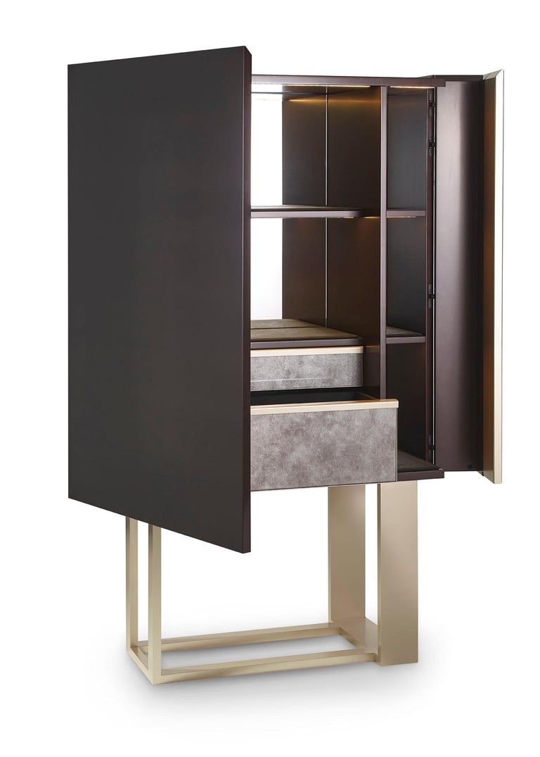 Modern Bar Cabinet Glossy Lacquer Finish Vetrite Band Led Lighting with Opening Sensor For Sale