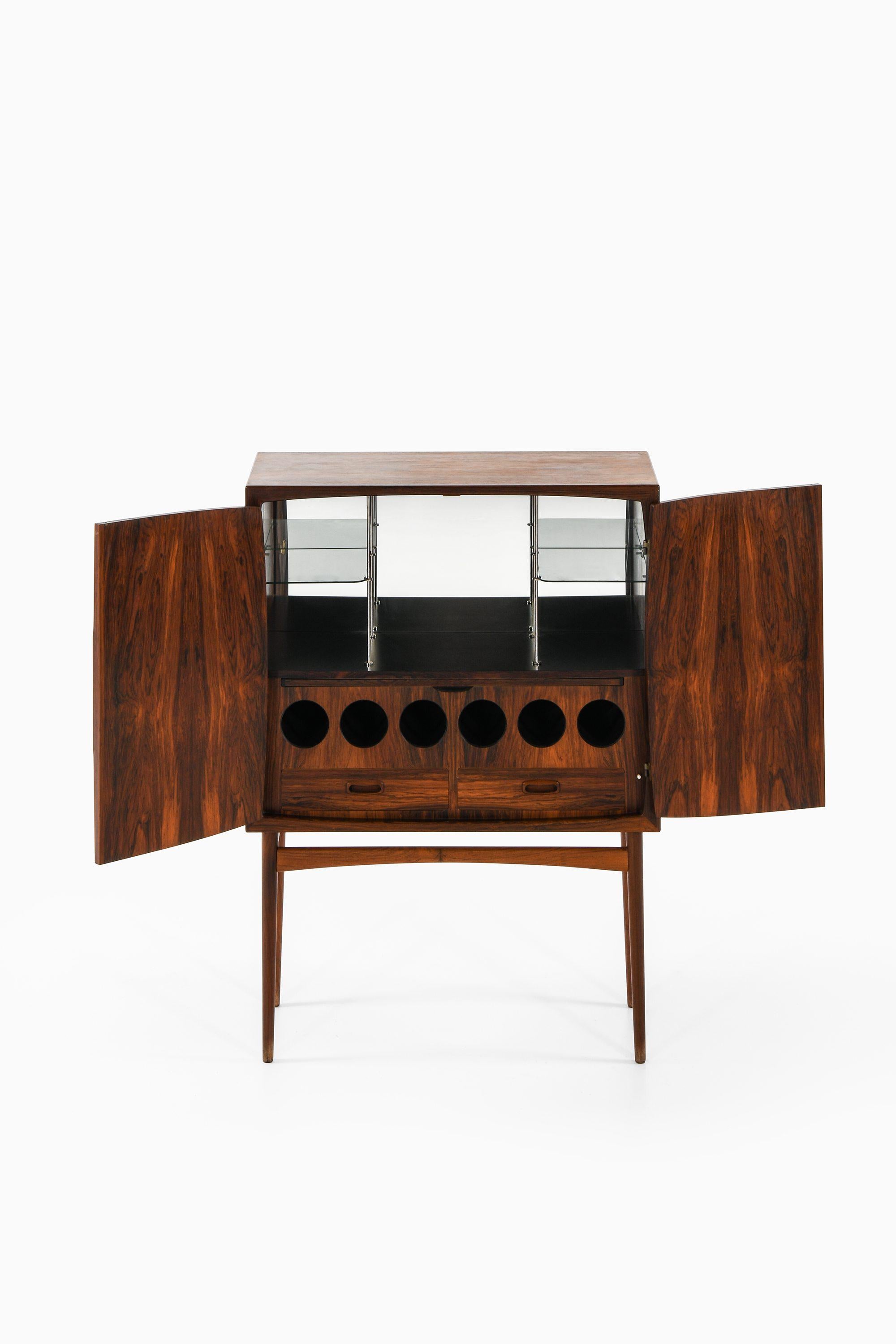 Mobile bar in palissandro scuro, vetro e acciaio di Torbjørn Afdal, anni '60 In condizioni buone in vendita a Limhamn, Skåne län