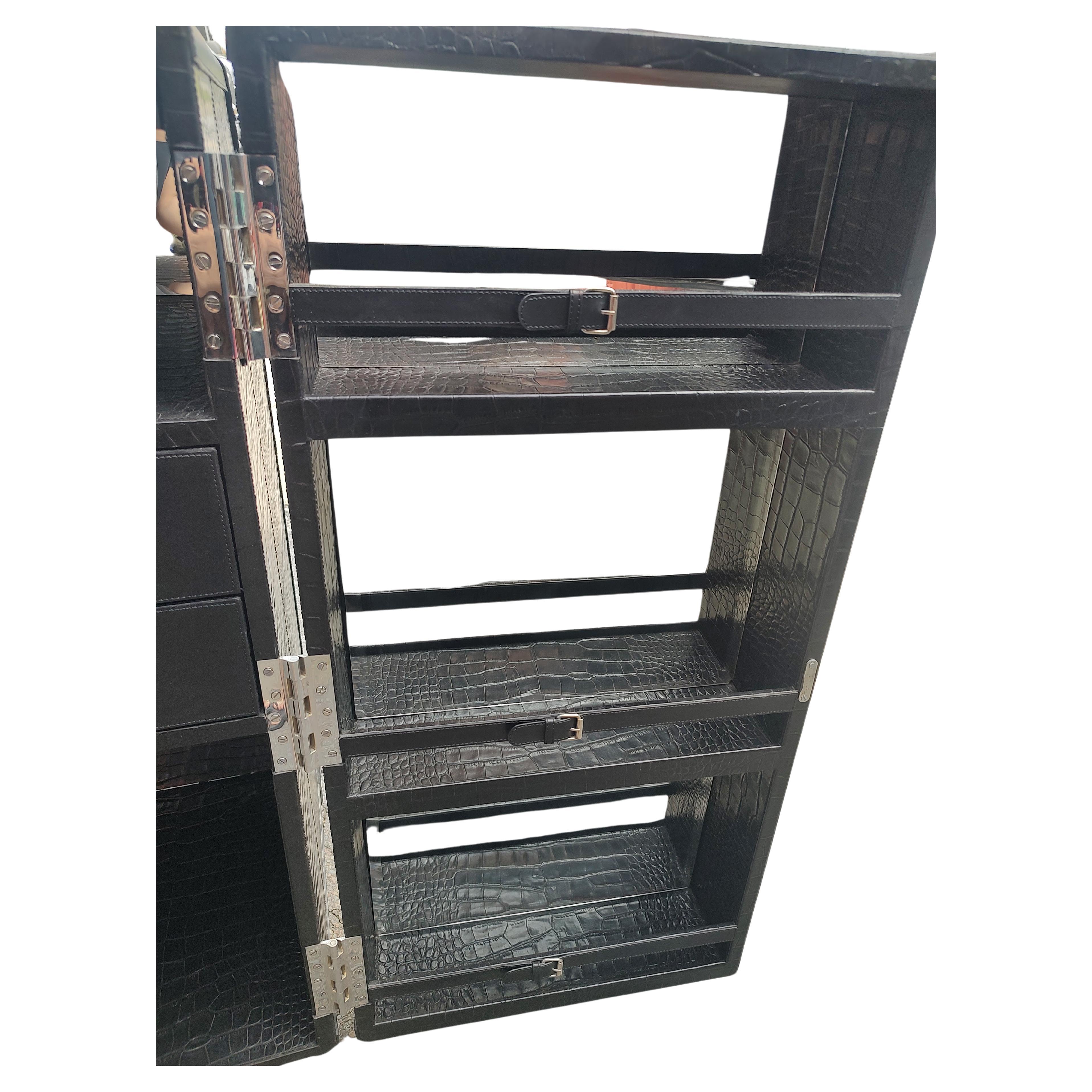 Barschrank aus Krokodilleder von Serge De Troyer (Moderne) im Angebot
