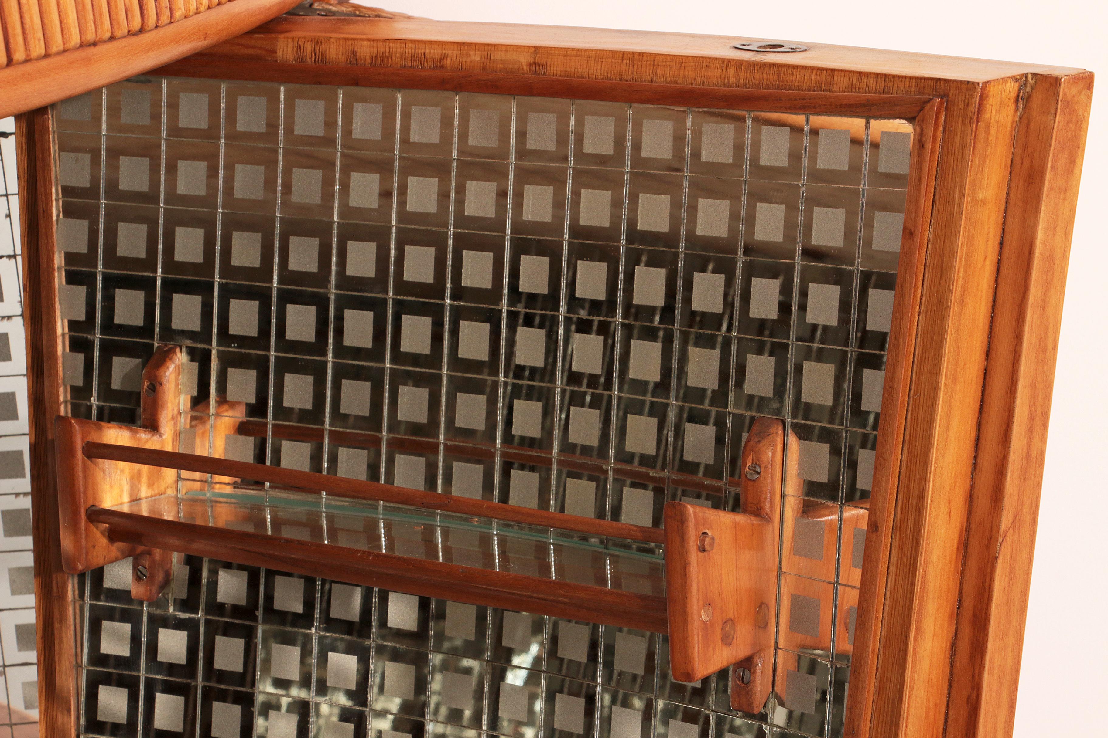Bar Cabinet in Light Wood attributed to Paolo Buffa, 1940s For Sale 5