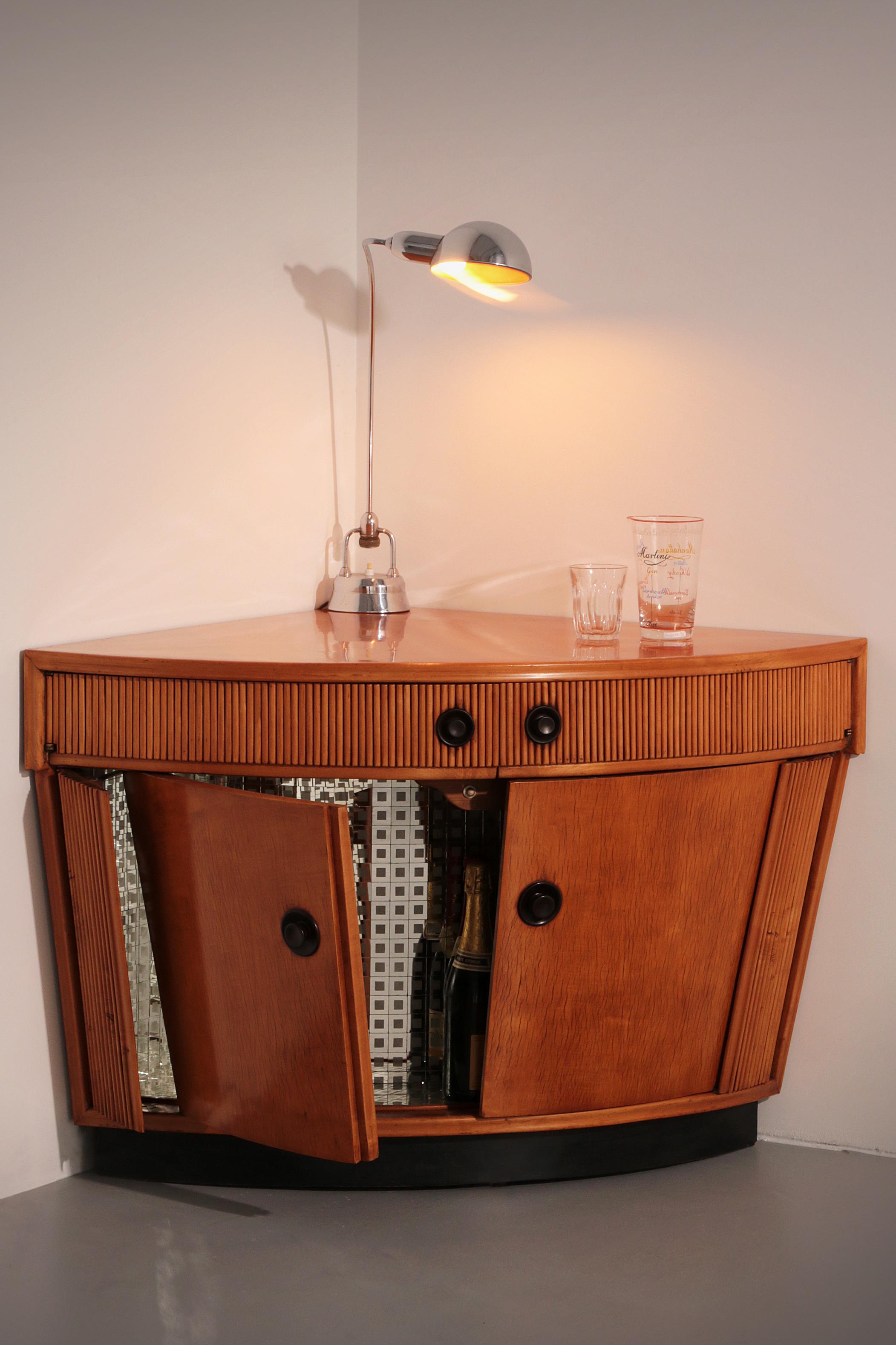 Bar Cabinet in Light Wood attributed to Paolo Buffa, 1940s For Sale 8
