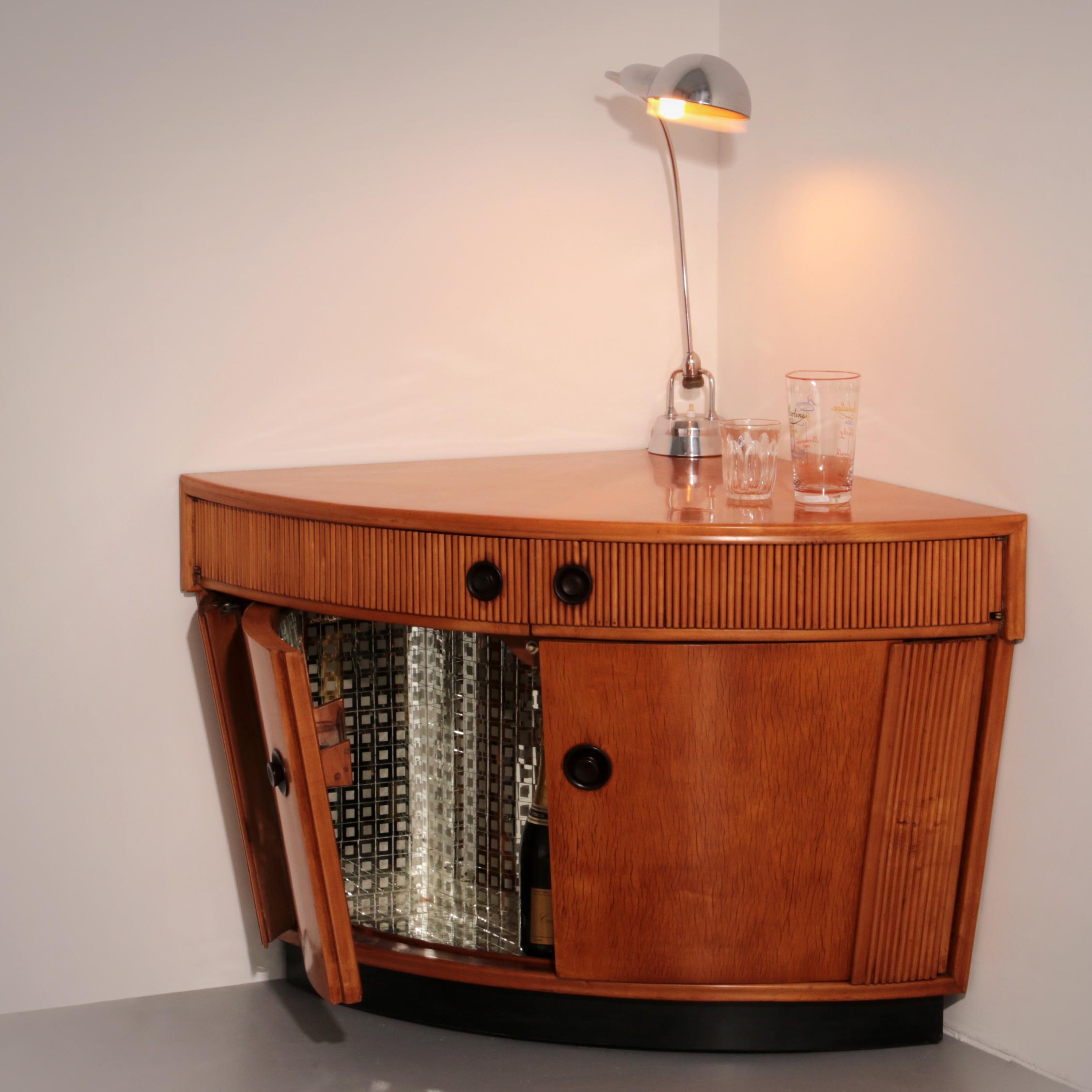 Bar Cabinet in Light Wood attributed to Paolo Buffa, 1940s For Sale 9