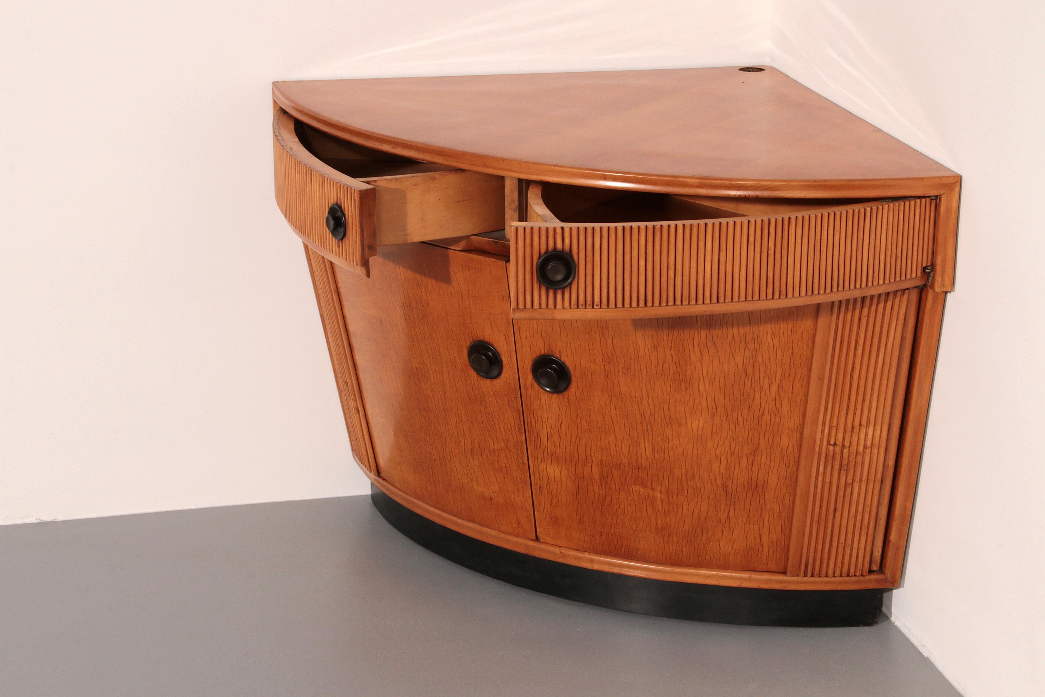 Italian Bar Cabinet in Light Wood attributed to Paolo Buffa, 1940s For Sale