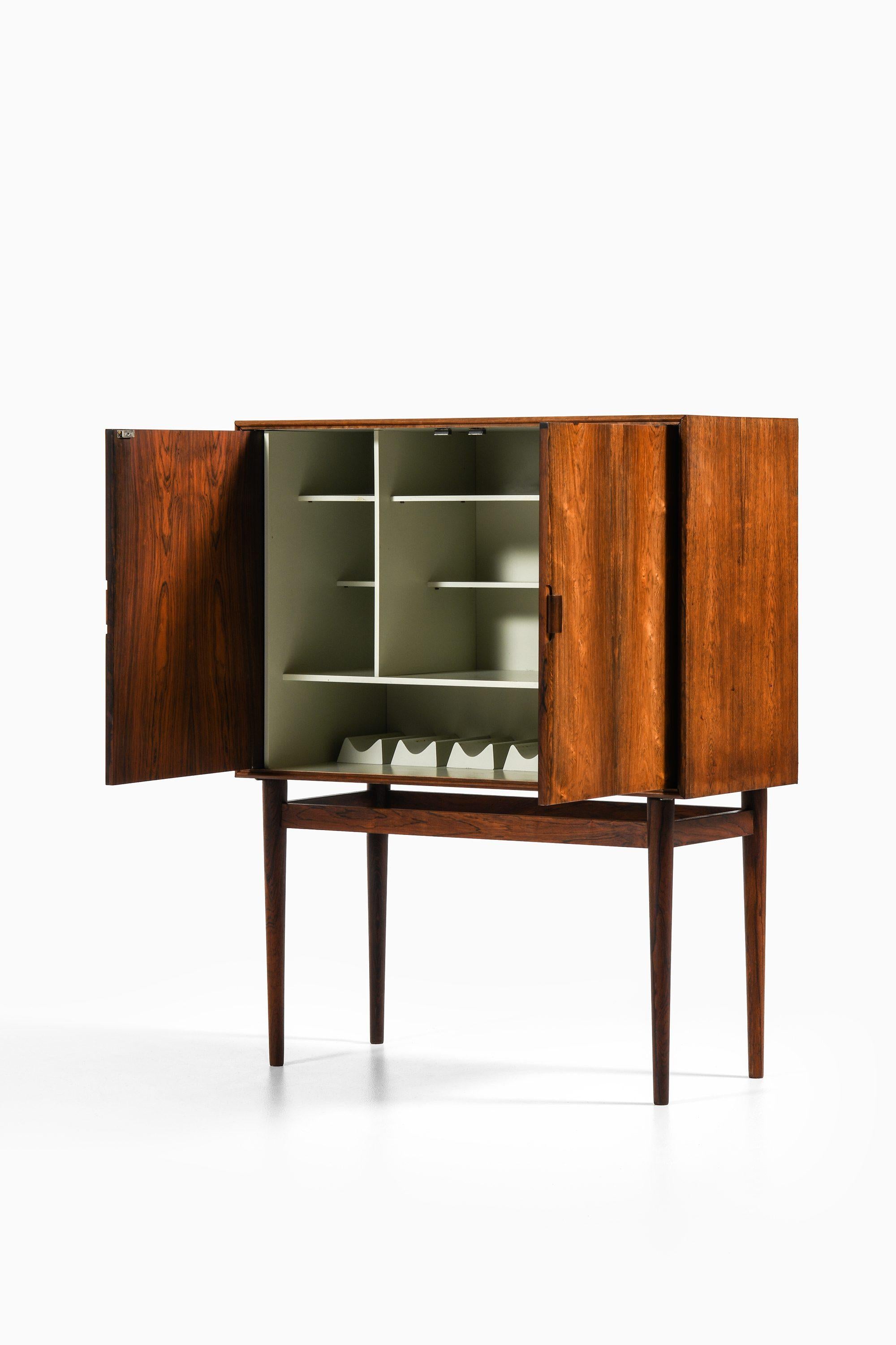 20ième siècle Meuble de bar en bois de rose, formica noire de Helge Vestergaard Jensen, années 1950 en vente