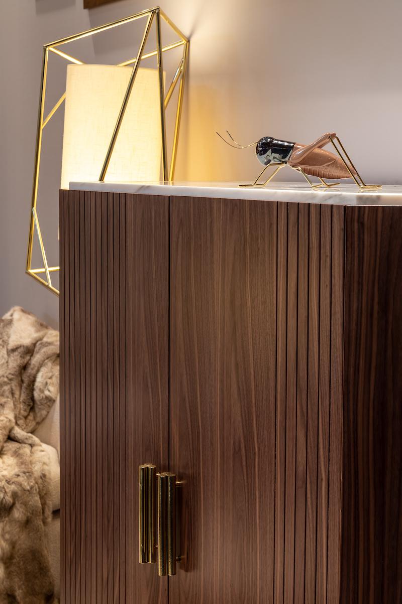 Contemporary Bar Cabinet Malcolm in Wood, Brass and Marble For Sale