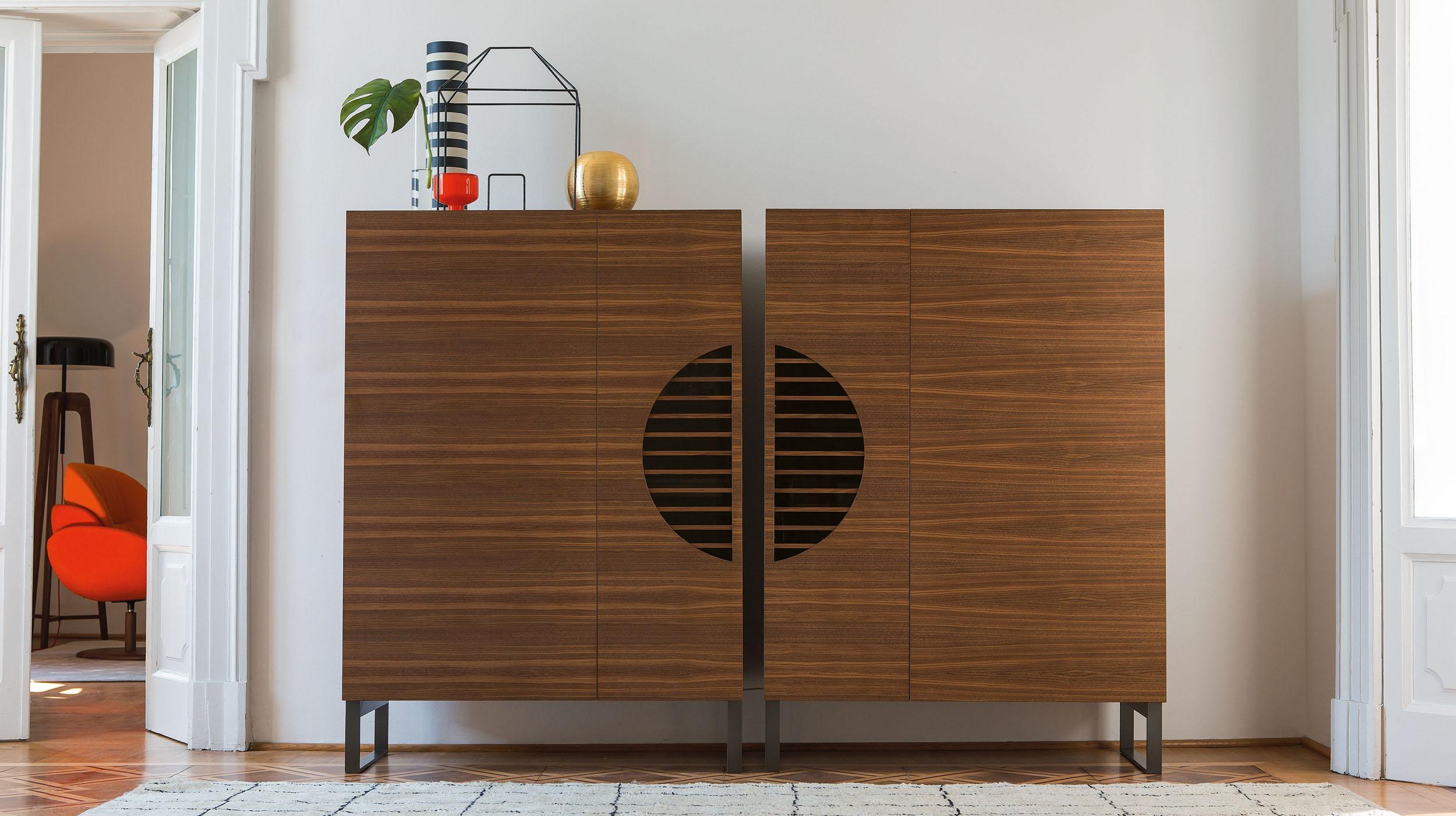 Bar cabinet / Sideboard Porada Polifemo - Canaletta walnut For Sale 2