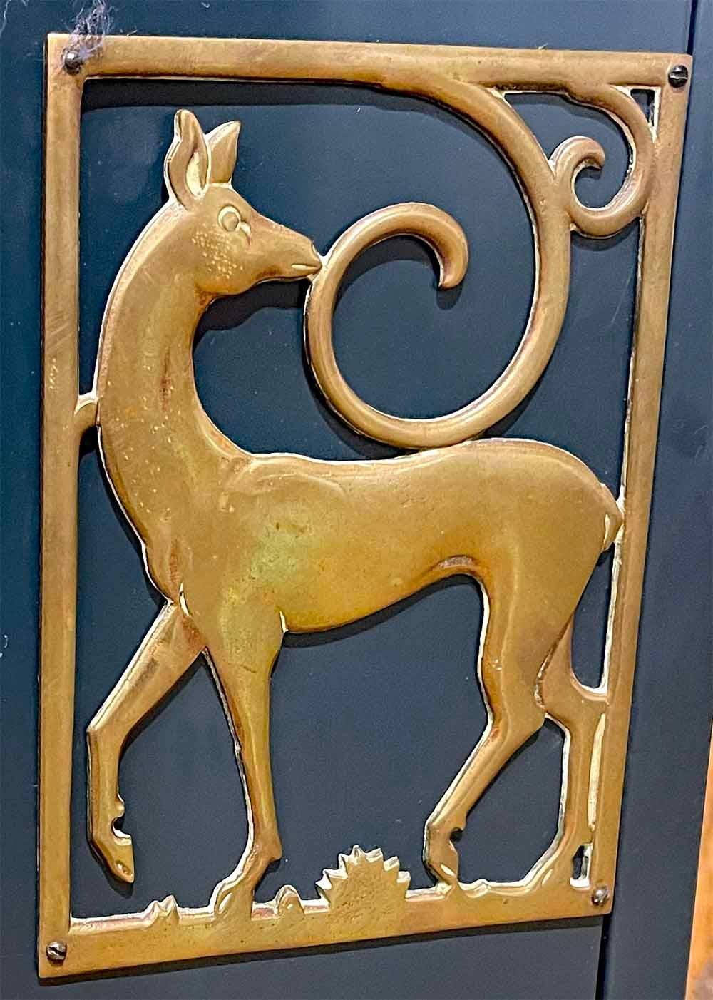 Bronze « Bar Cabinet w/ Forest Motif », chef-d'œuvre de l'Art Déco avec montures en bronze, Oscar Bach en vente