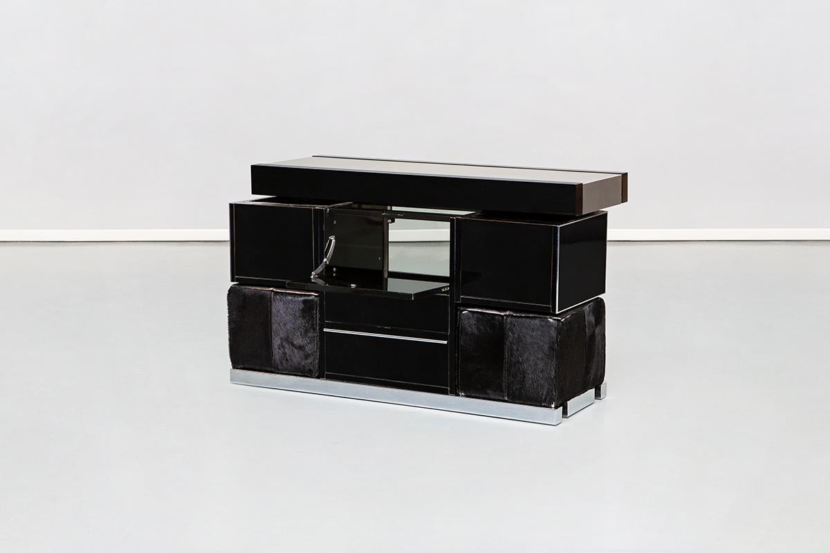Mid-Century Modern Bar Cabinet with a Couple of Cubic-Shaped Pouf by Willy Rizzo, from 1970s