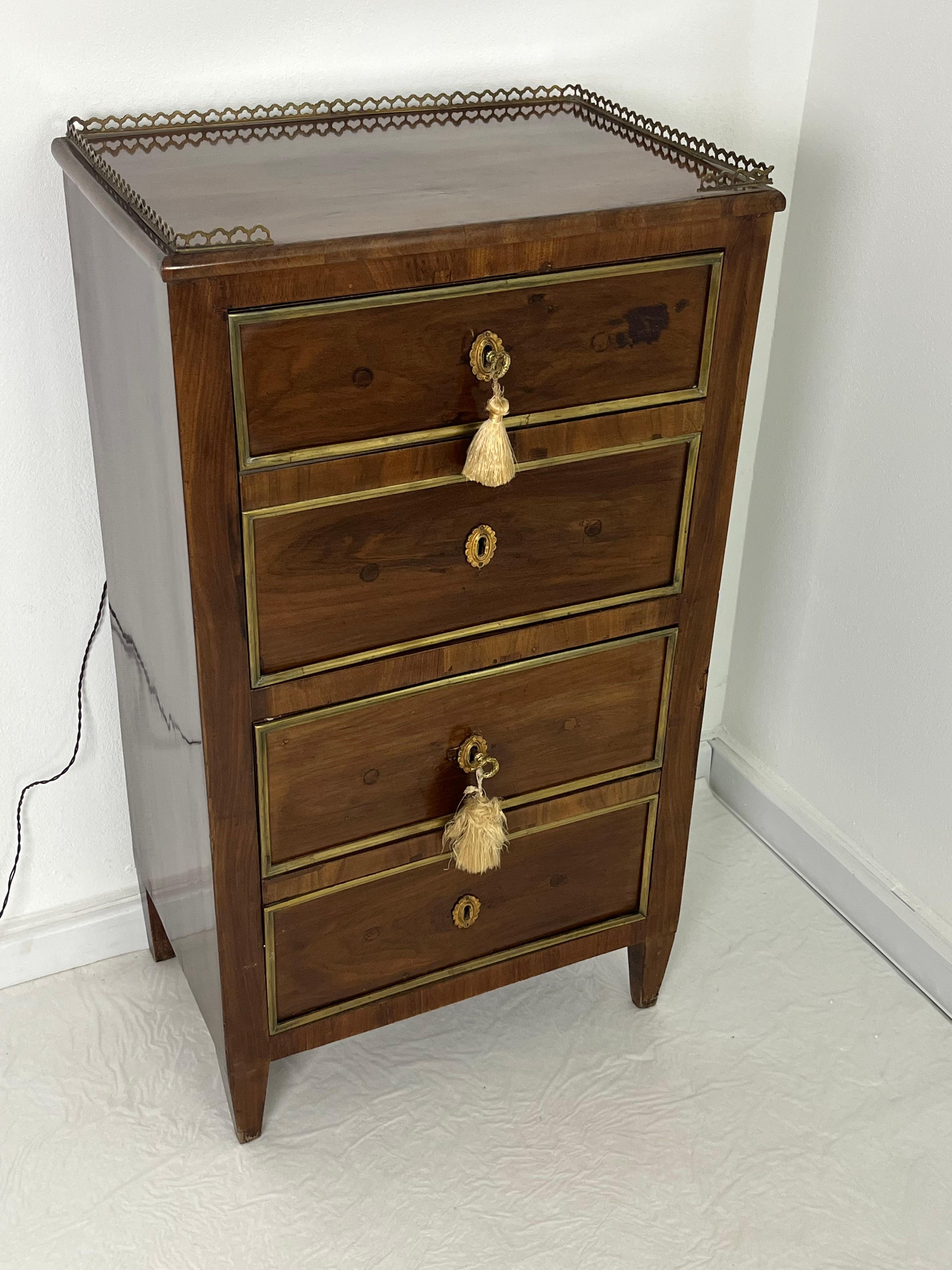 Mueble bar con compartimentos iluminados, años 40 mediados del siglo XX en venta