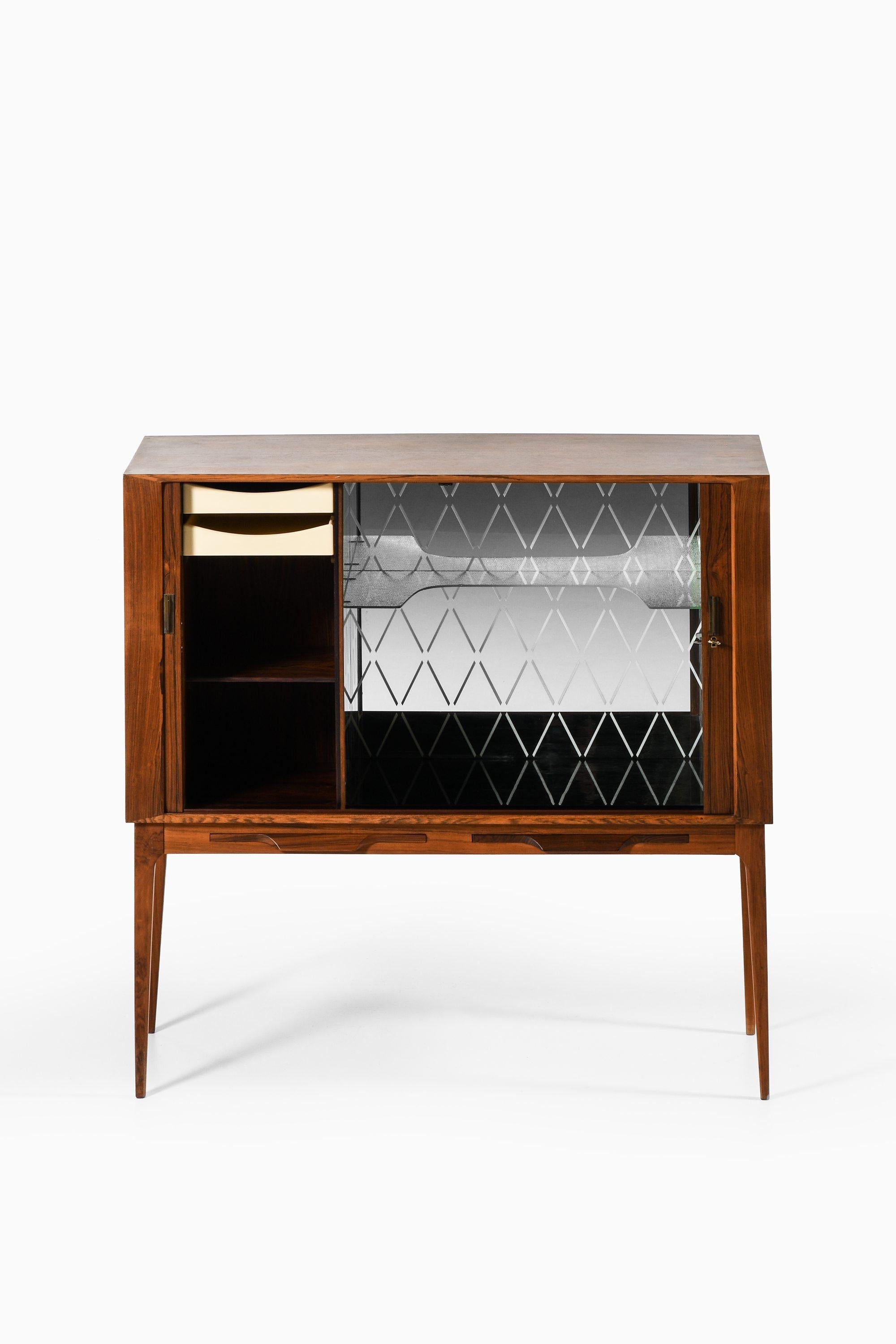Bar Cabinet with Tambour Doors in Rosewood and Brass by Kurt Østervig, 1960's In Good Condition For Sale In Limhamn, Skåne län