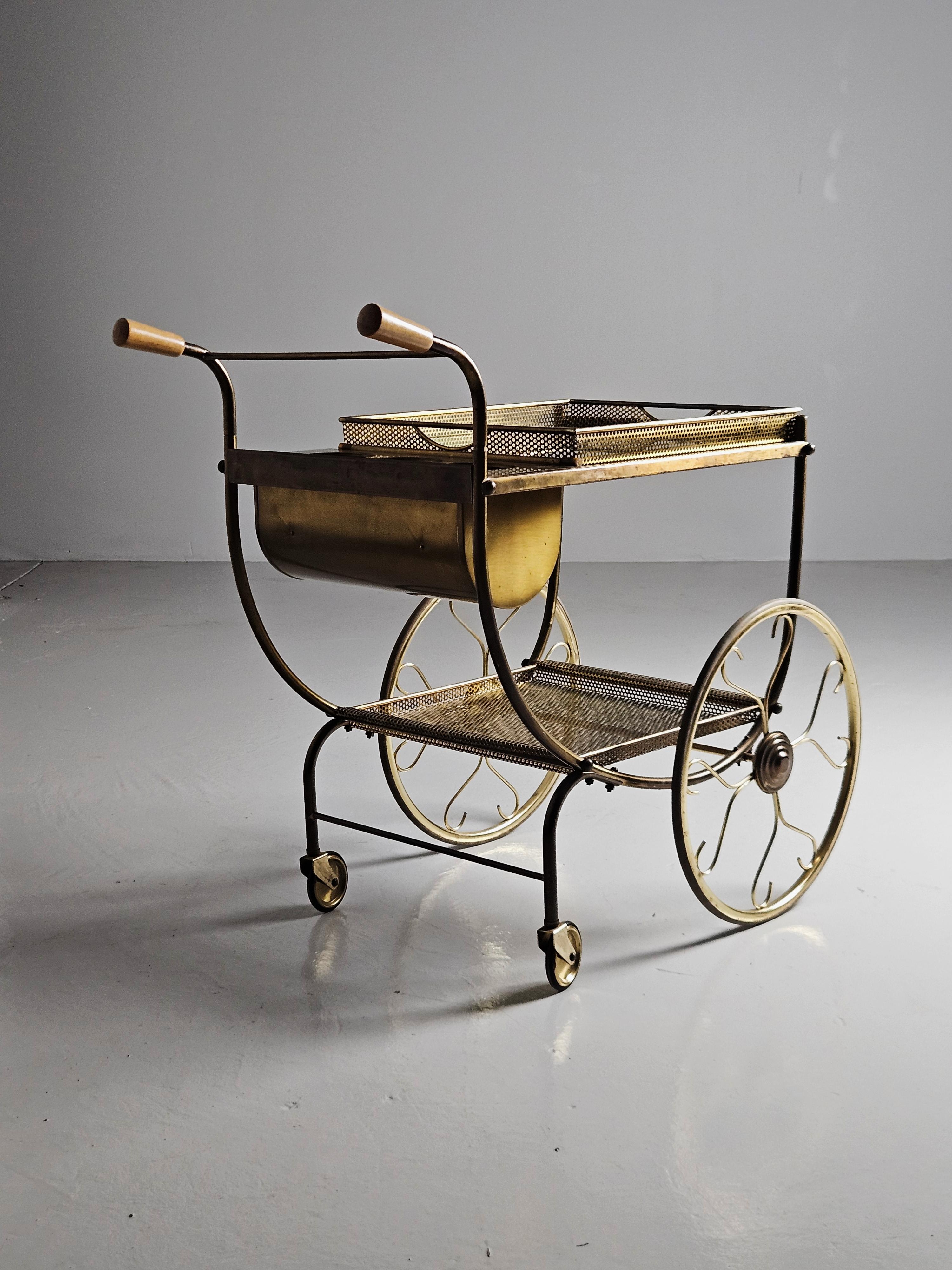 Carrello da bar di Josef Frank, Svenskt Tenn, Svezia, anni '50 in vendita 1