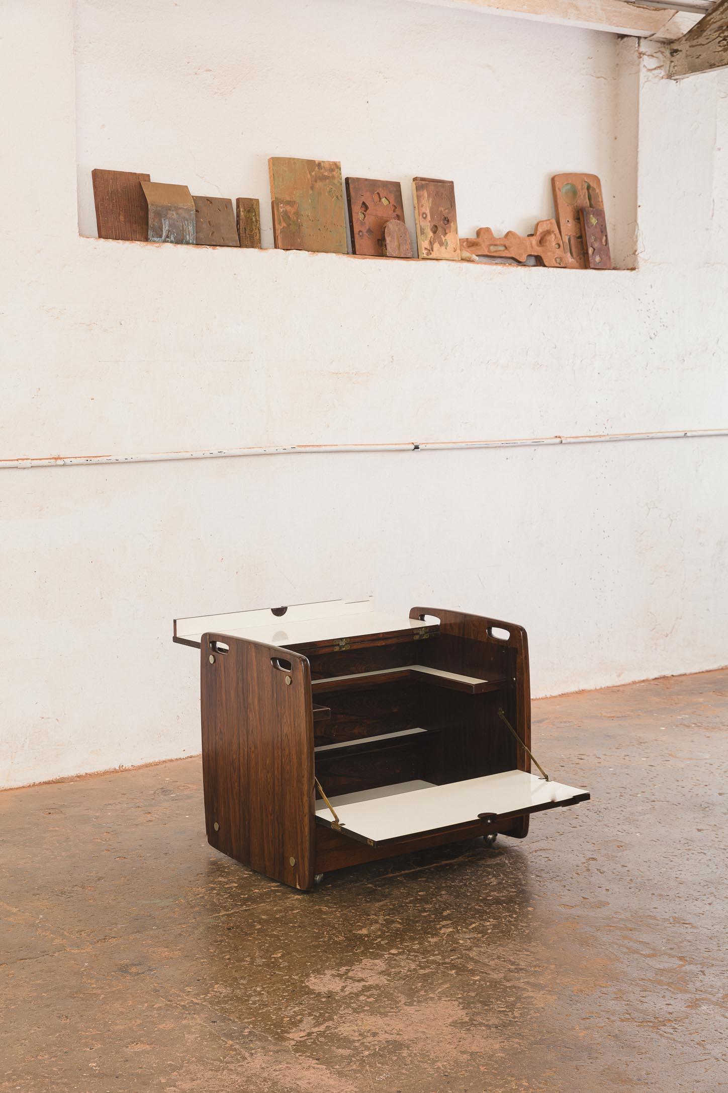 Carrito-bar de Sergio Rodrigues Moderno de mediados de siglo en venta