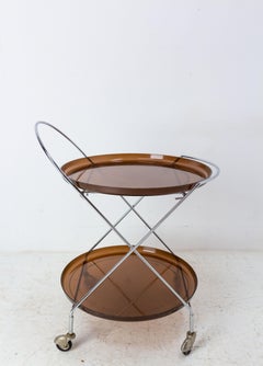 Chariot de bar pour boissons à cocktail en lucite fumée et chrome, chariot pliable, 1977