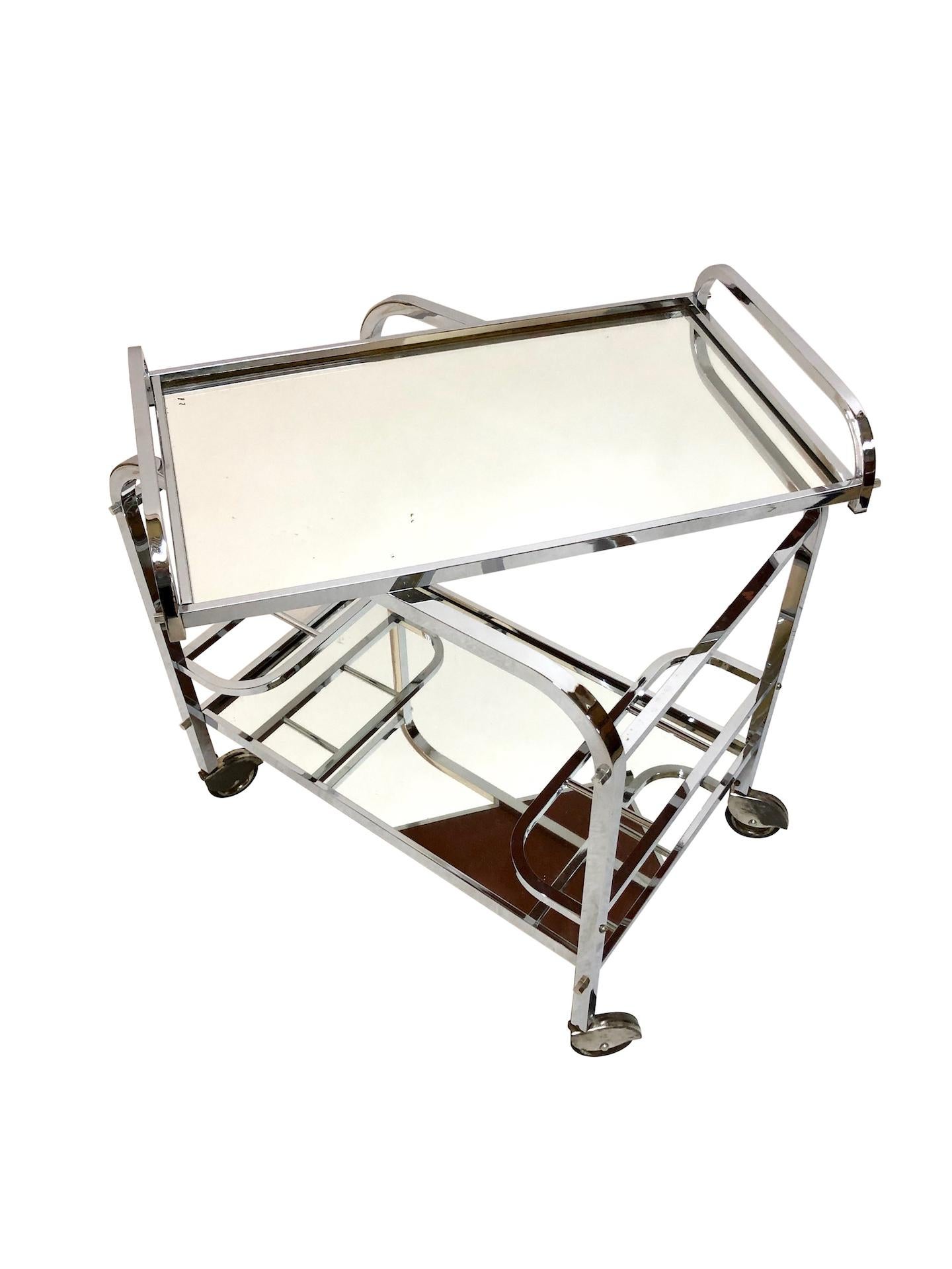 Modernistic Art Deco bar trolley or tea wagon
Original chrome and mirrors 
Removable tray 
French Art Deco, 1930s 

Pictures take in a warm lighted ambience. 
Surface is chromed!