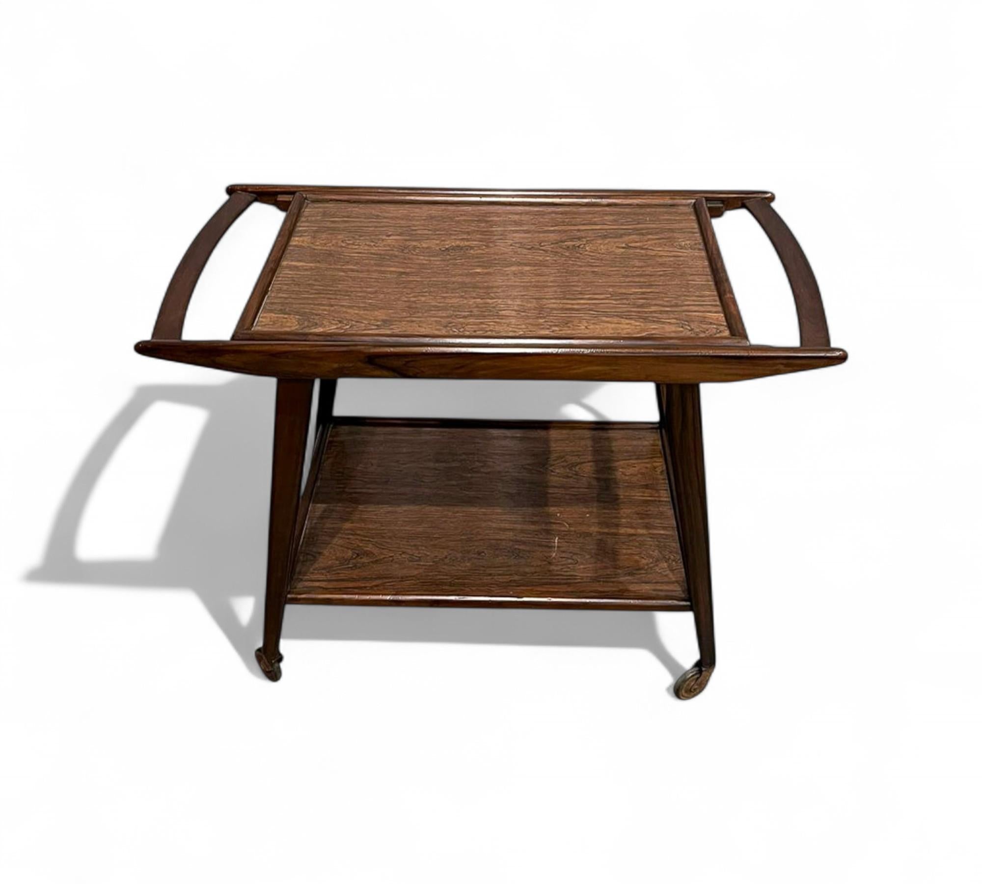 Carrito de bar en madera dura y fórmica, Geraldo de Barros para Unilabor, años 60 - Lote 499 Moderno de mediados de siglo en venta