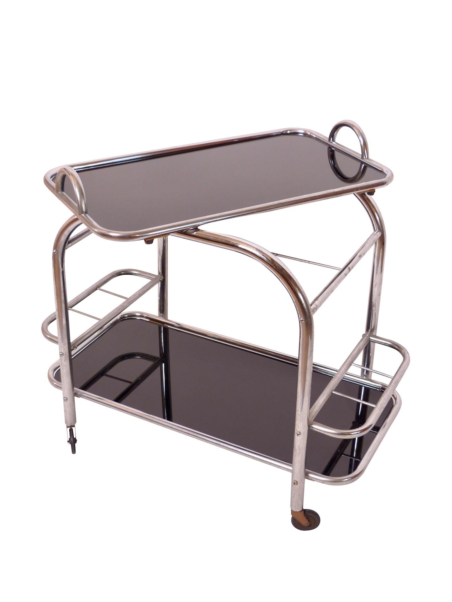Art Deco bar trolley or tea wagon
Original chrome 
Black glass 
Removable tray 
French Art Deco, 1930s 

Pictures take in a warm lighted ambience. 
Surface is chromed!