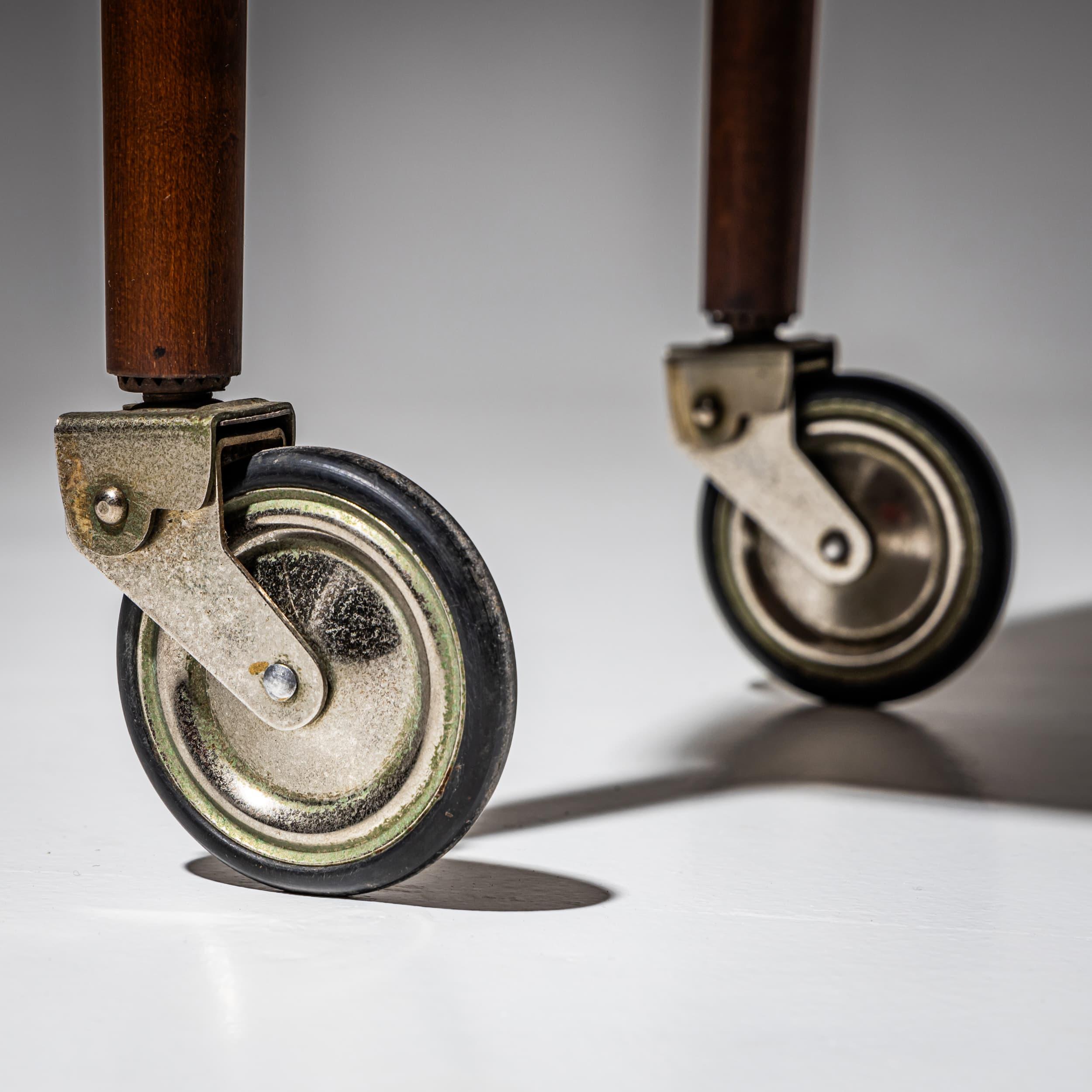 Laiton Chariot de bar, La Permanente Mobili Cantù, Italie, milieu du XXe siècle en vente