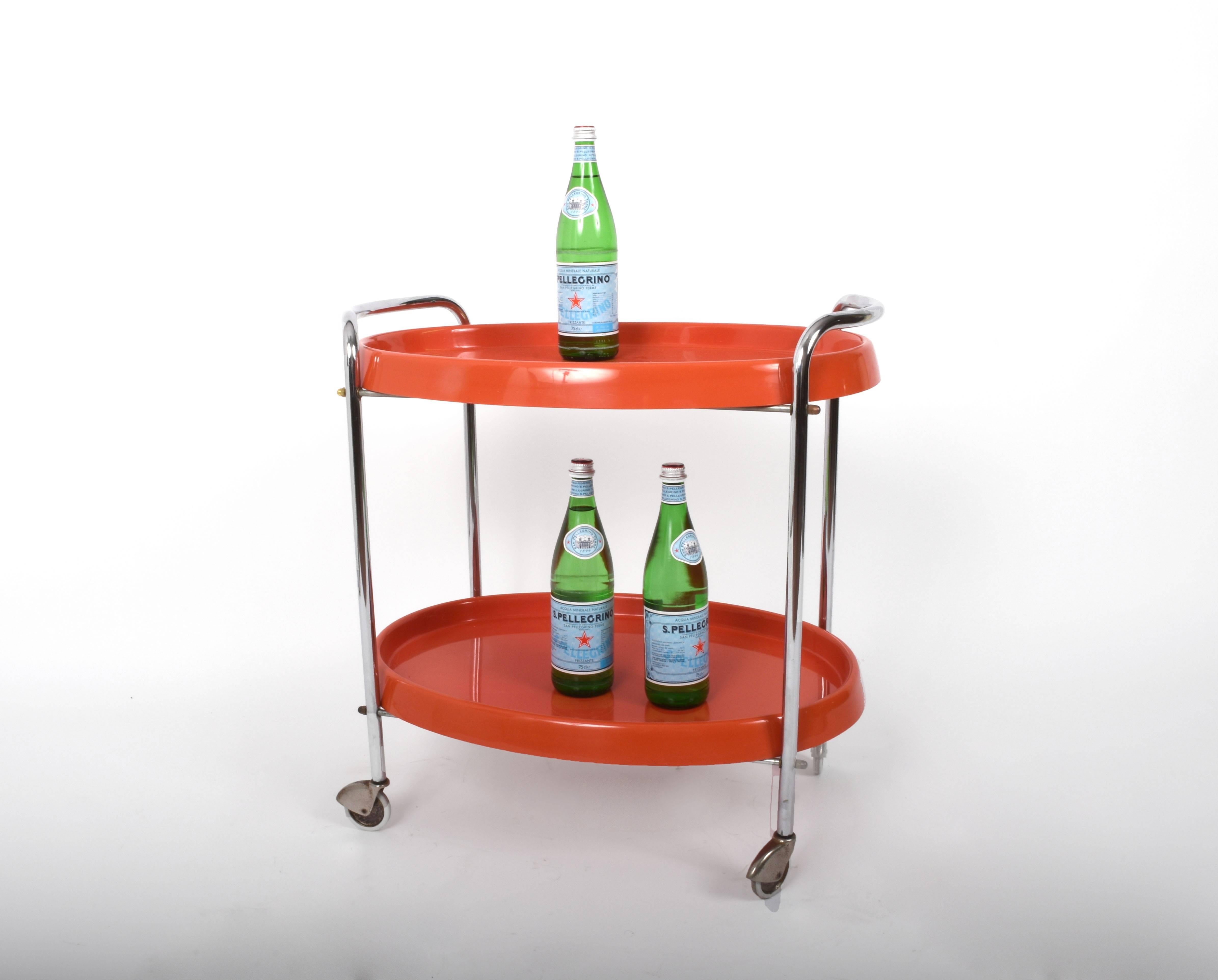Very rare Italian bar cart from the 1950s. Chrome-plated metal and orange plastic. Very good condition.