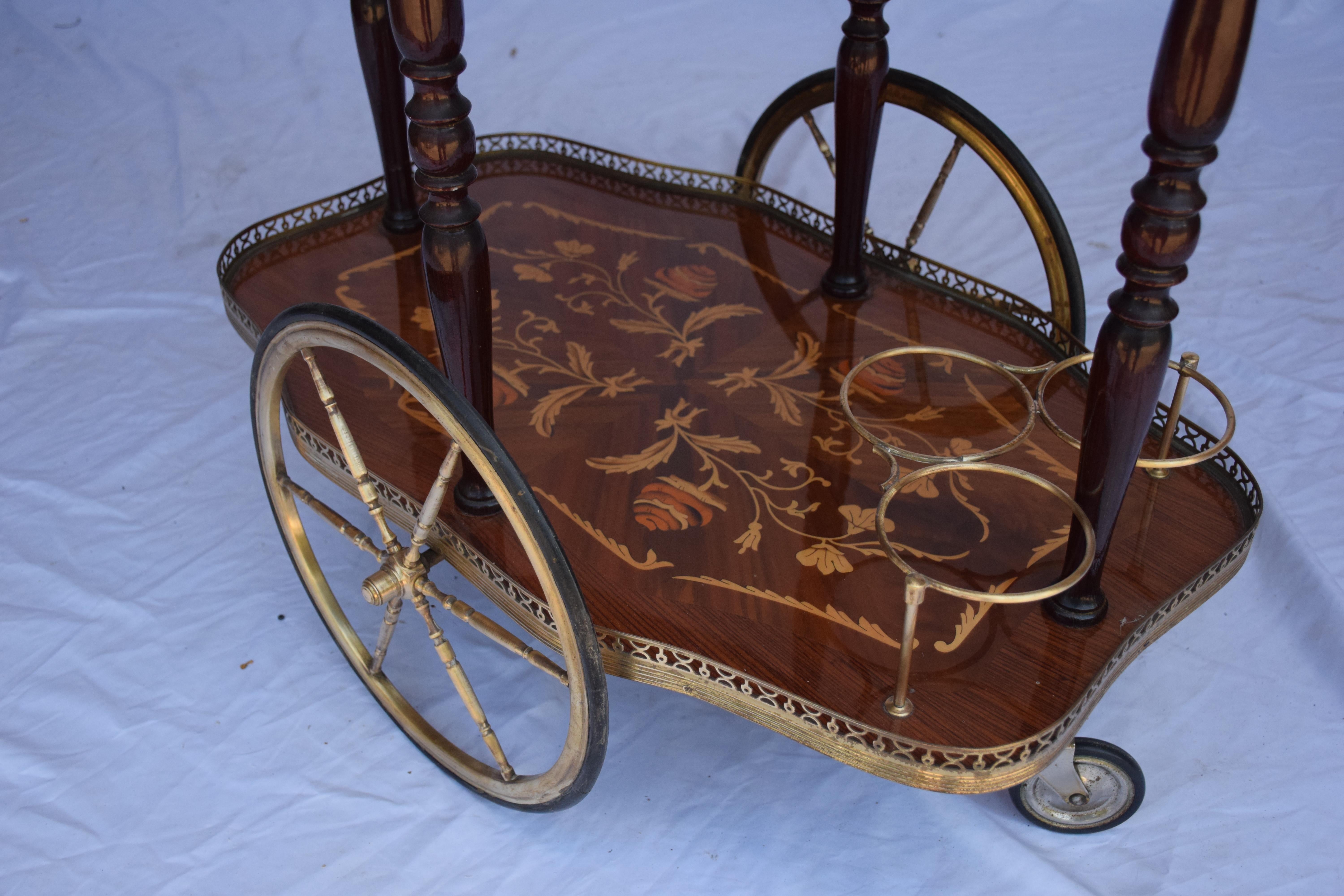 Barwagen mit Holzintarsien und netzartigen Messingdetails, Italien im Angebot 5