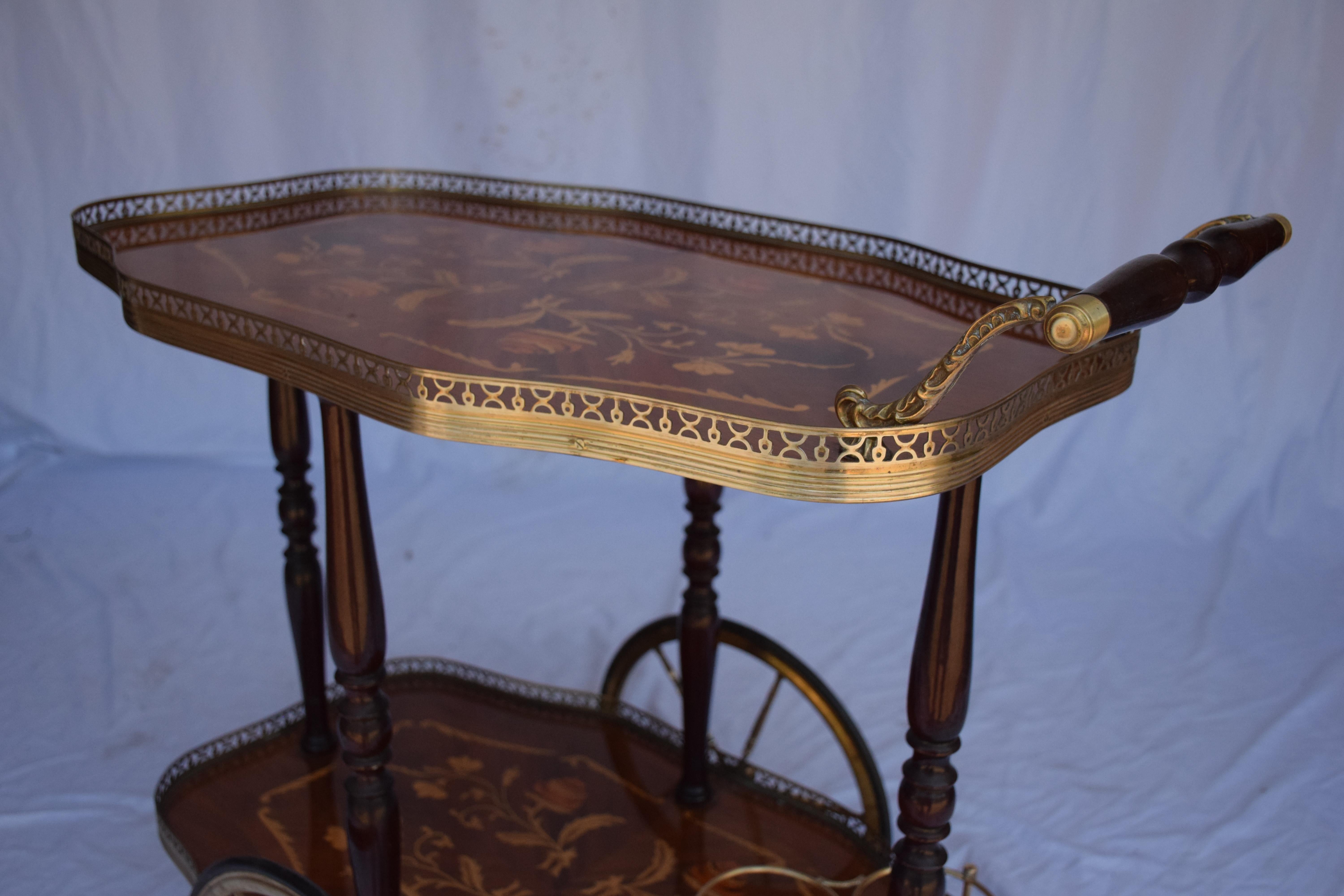 Barwagen mit Holzintarsien und netzartigen Messingdetails, Italien im Angebot 6