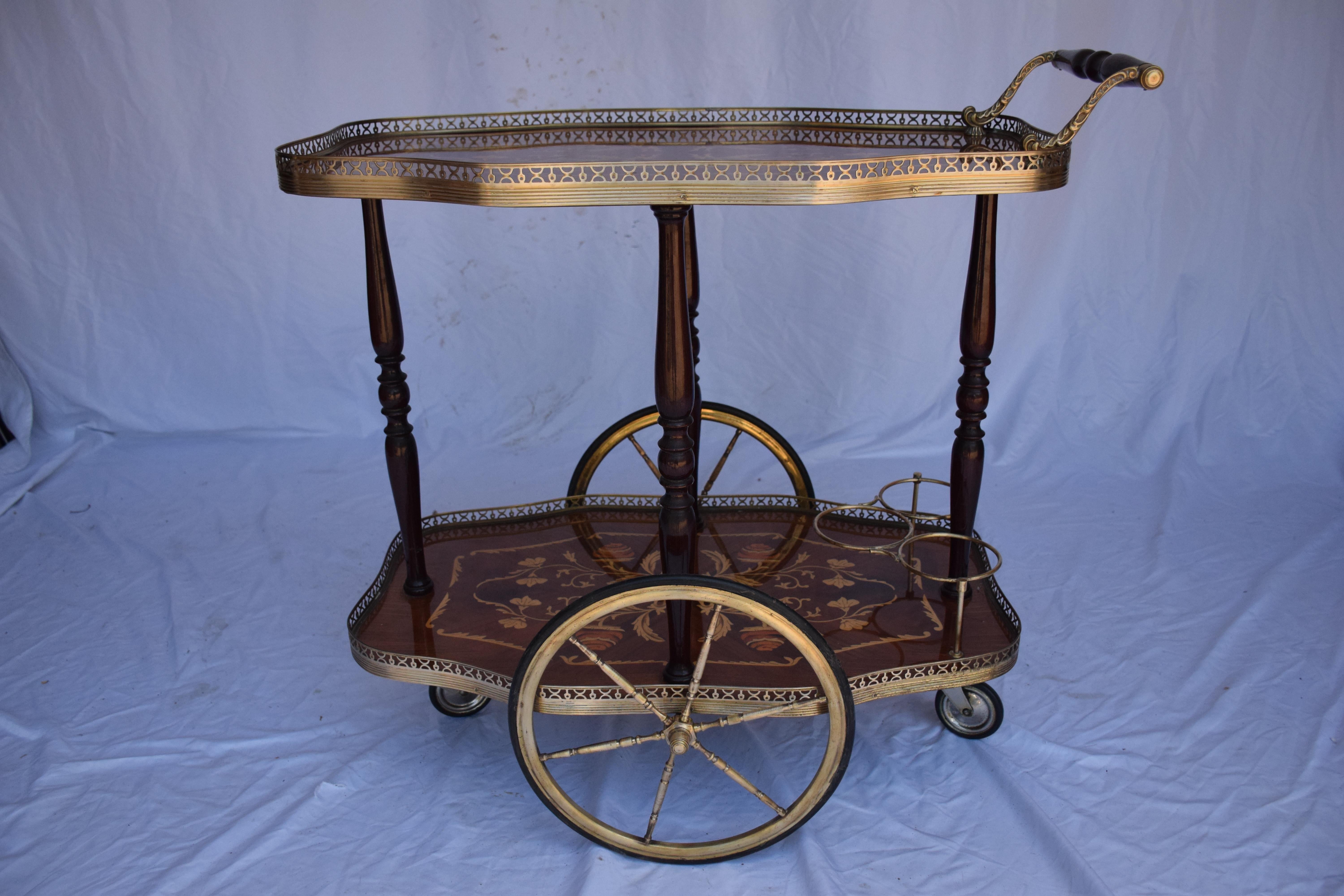 Barwagen mit Holzintarsien und netzartigen Messingdetails, Italien im Angebot 3
