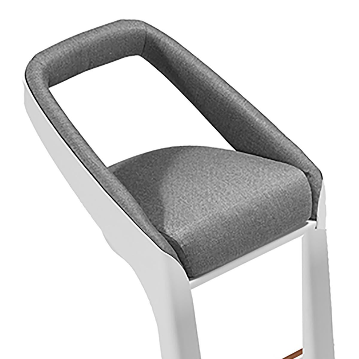 Collection/One conçue par Pininfarina
Matériaux : Cadre en aluminium revêtu par poudre. Tissu en fibre textile Sunbrella
Dimensions : 55 x 58 x h 113,5 cm : 55 x 58 x h 113,5 cm

Conçue pour s'intégrer dans différents types d'environnements, tout en
