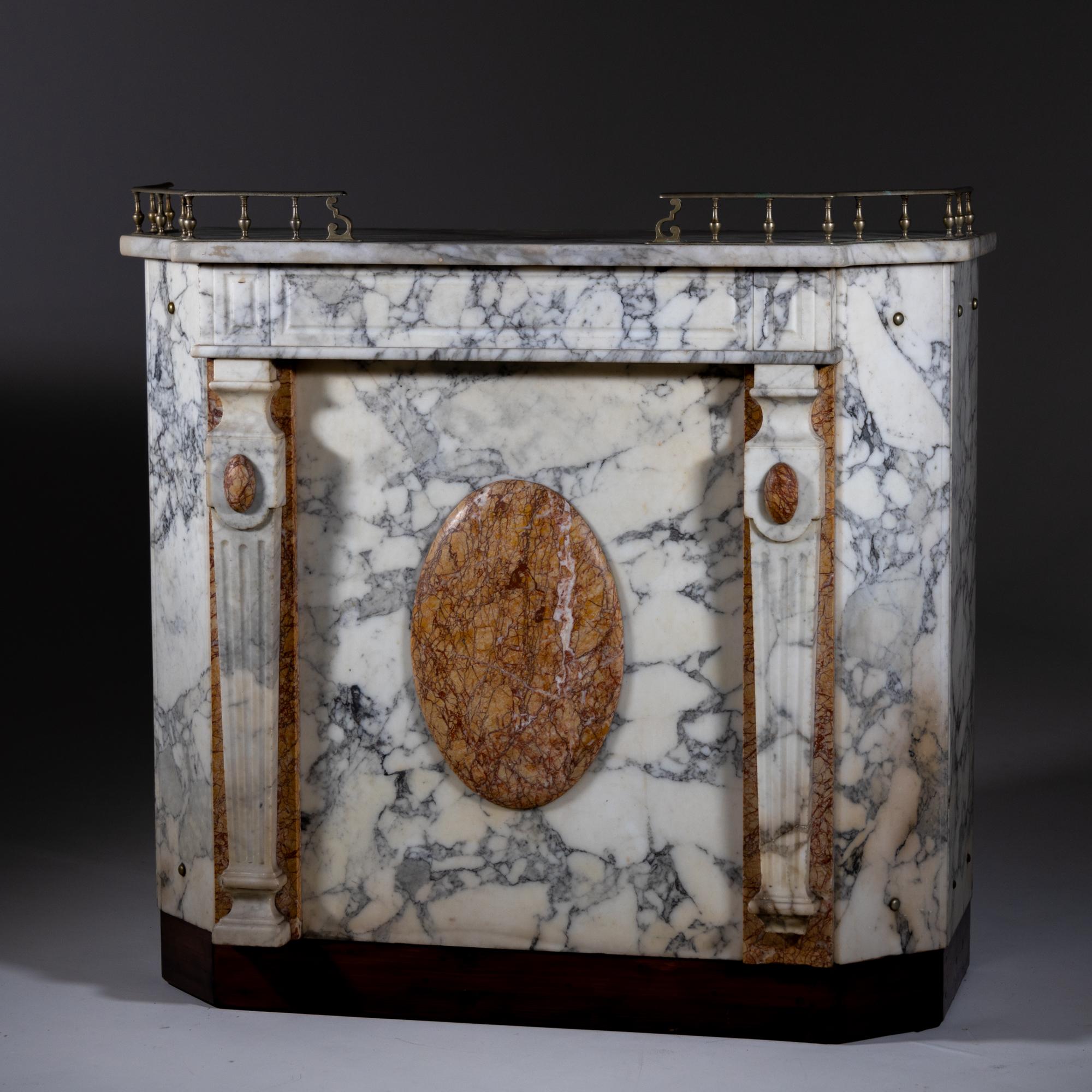 Bar Counter with Marble Decoration, 1st half 20th Century In Good Condition For Sale In Greding, DE