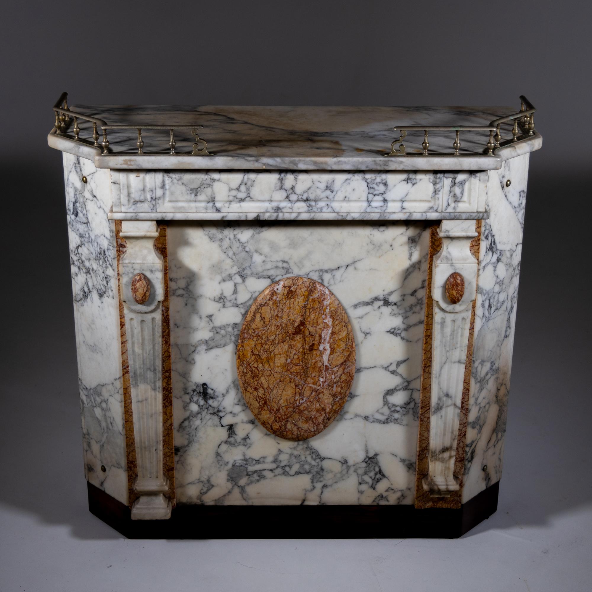 Bar Counter with Marble Decoration, 1st half 20th Century For Sale 1
