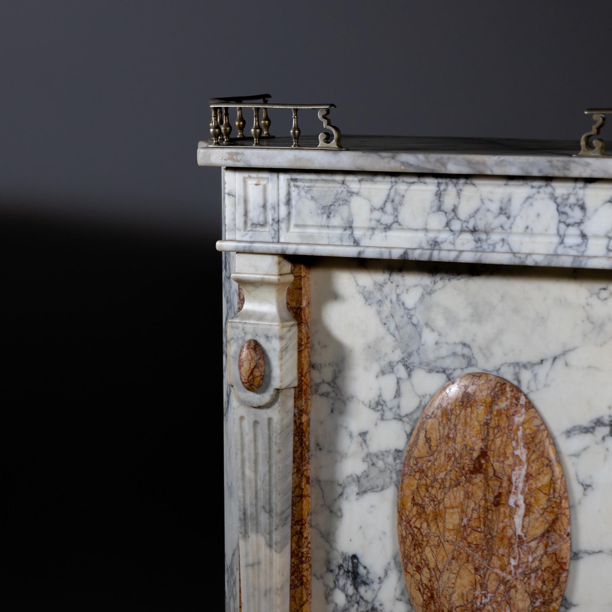 Bar Counter with Marble Decoration, 1st half 20th Century For Sale 4