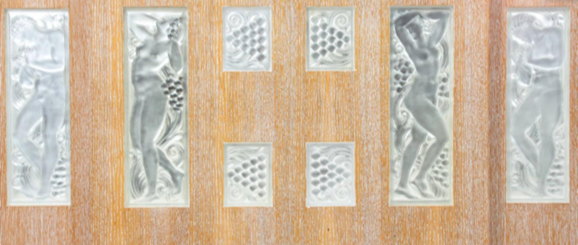 French Bar d 'appartement made of LALIQUE decorative panels and ceruse oak