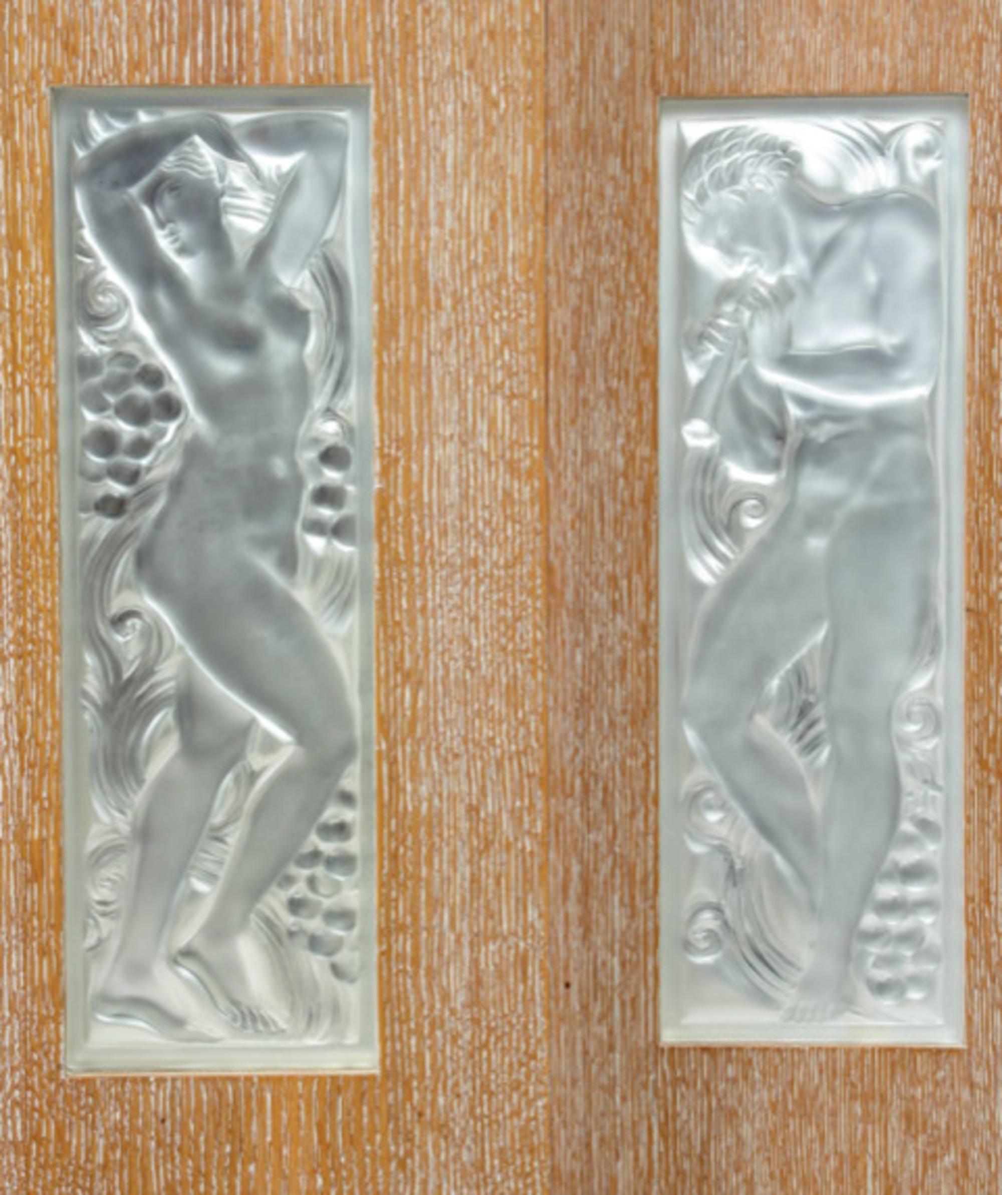 Bar d 'appartement made of LALIQUE decorative panels and ceruse oak In Excellent Condition In SAINT-OUEN-SUR-SEINE, FR