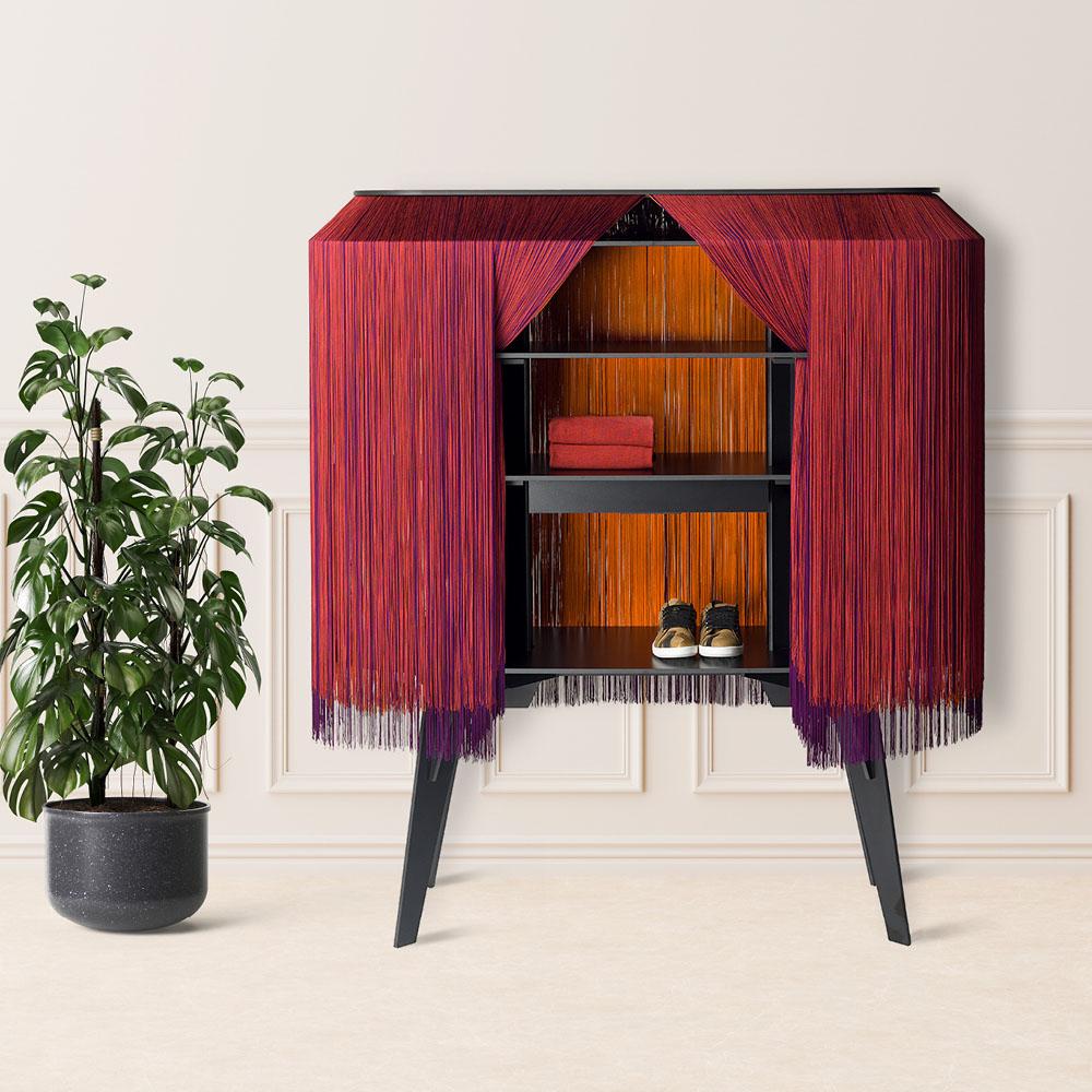 Part animal, part plant, the presence of the Ibrid furniture piece is intriguing.

Adorned with fringes on all sides, this mysterious furniture piece appears to breathe beneath its long, silky coat. We find ourselves compelled to touch it, run our