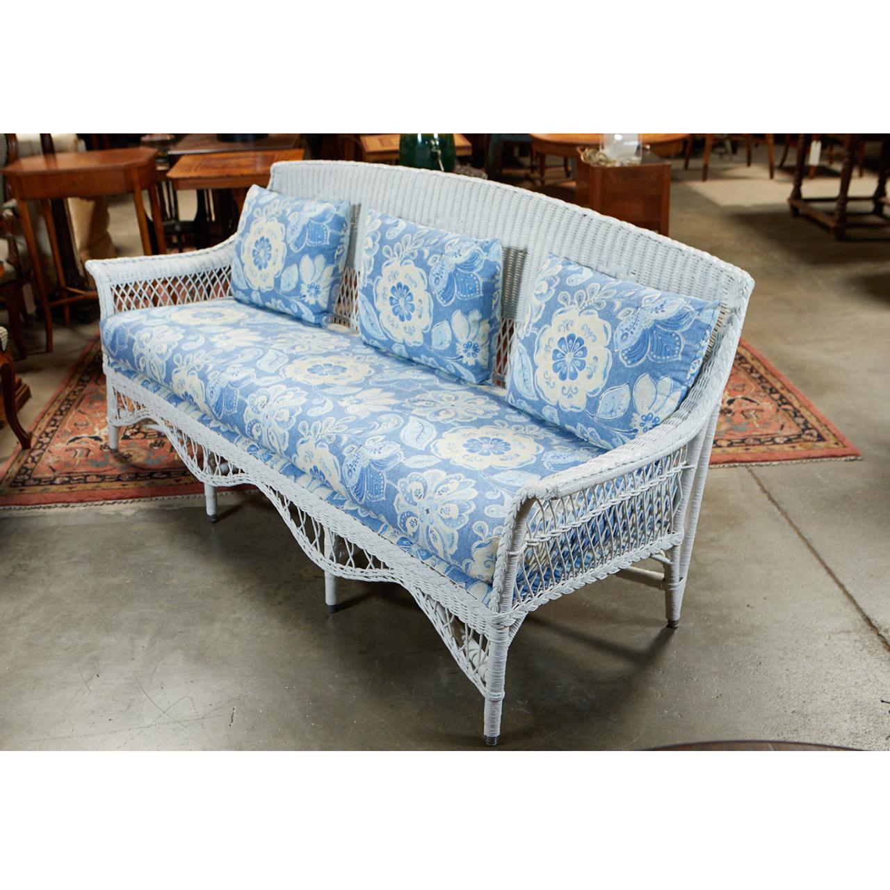 Bar Harbor Wicker Sofa In Good Condition For Sale In Culver City, CA